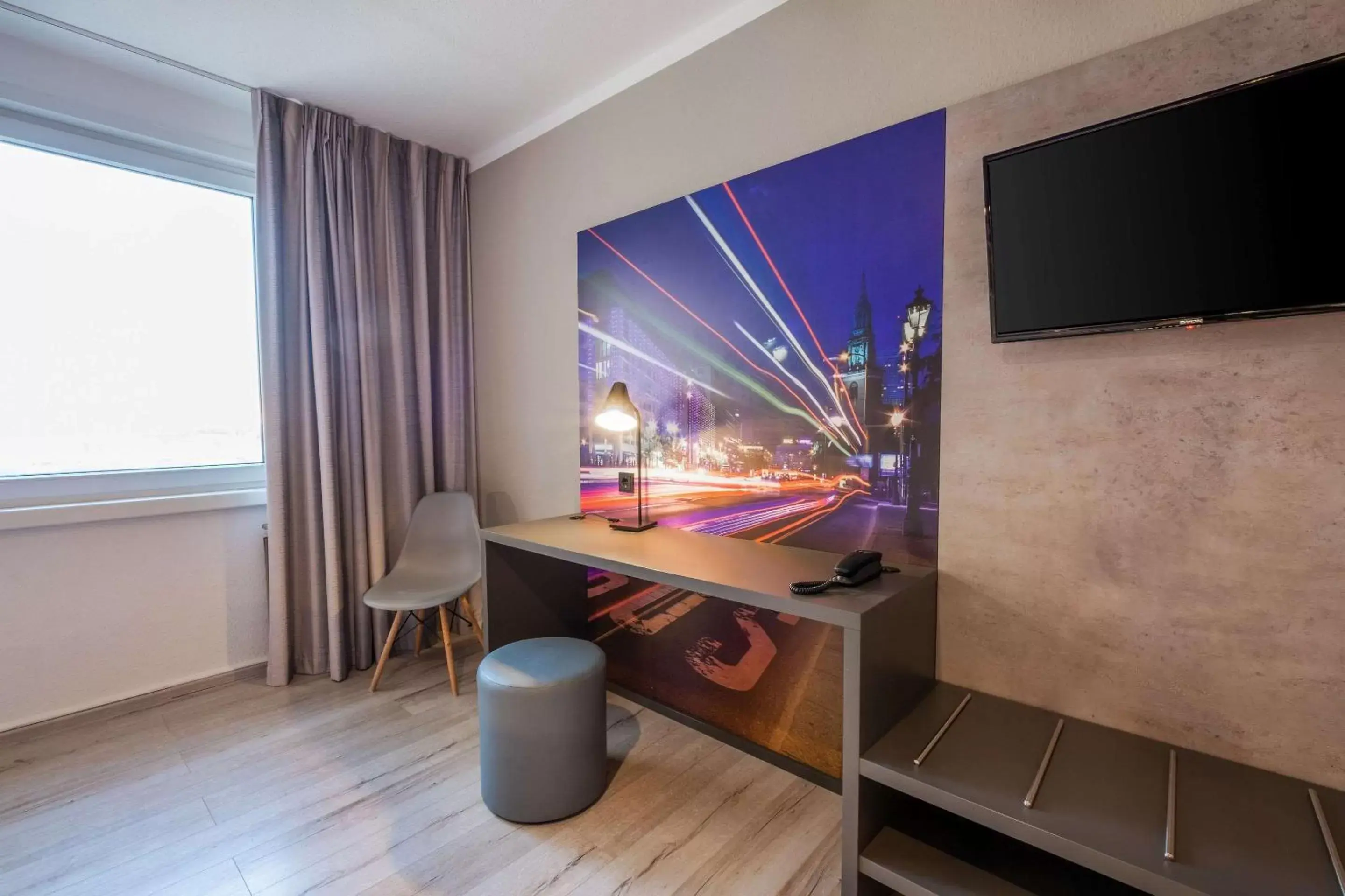 Photo of the whole room, TV/Entertainment Center in Comfort Hotel Lichtenberg