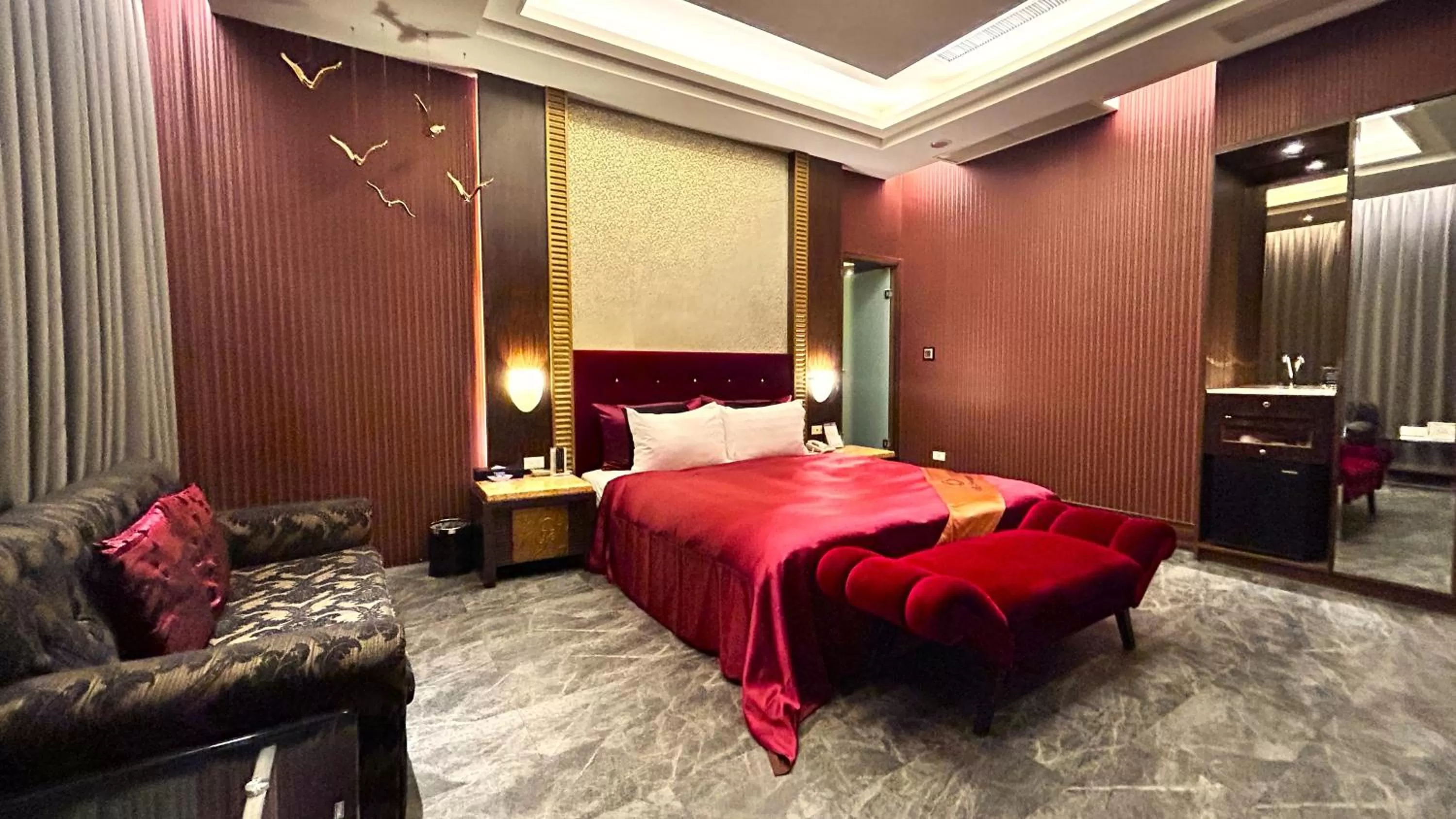 Photo of the whole room, Bed in Shining Motel