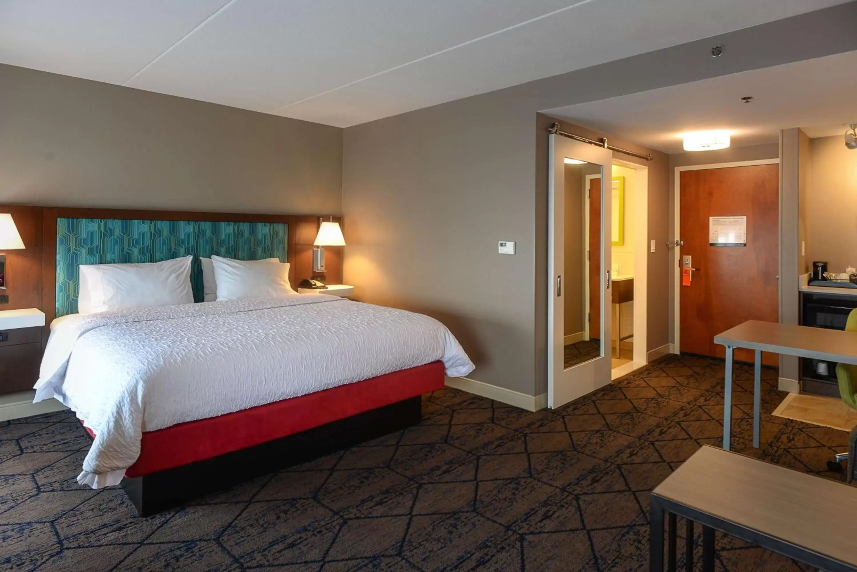 Bedroom, Bed in Hampton Inn & Suites Atlanta-Six Flags