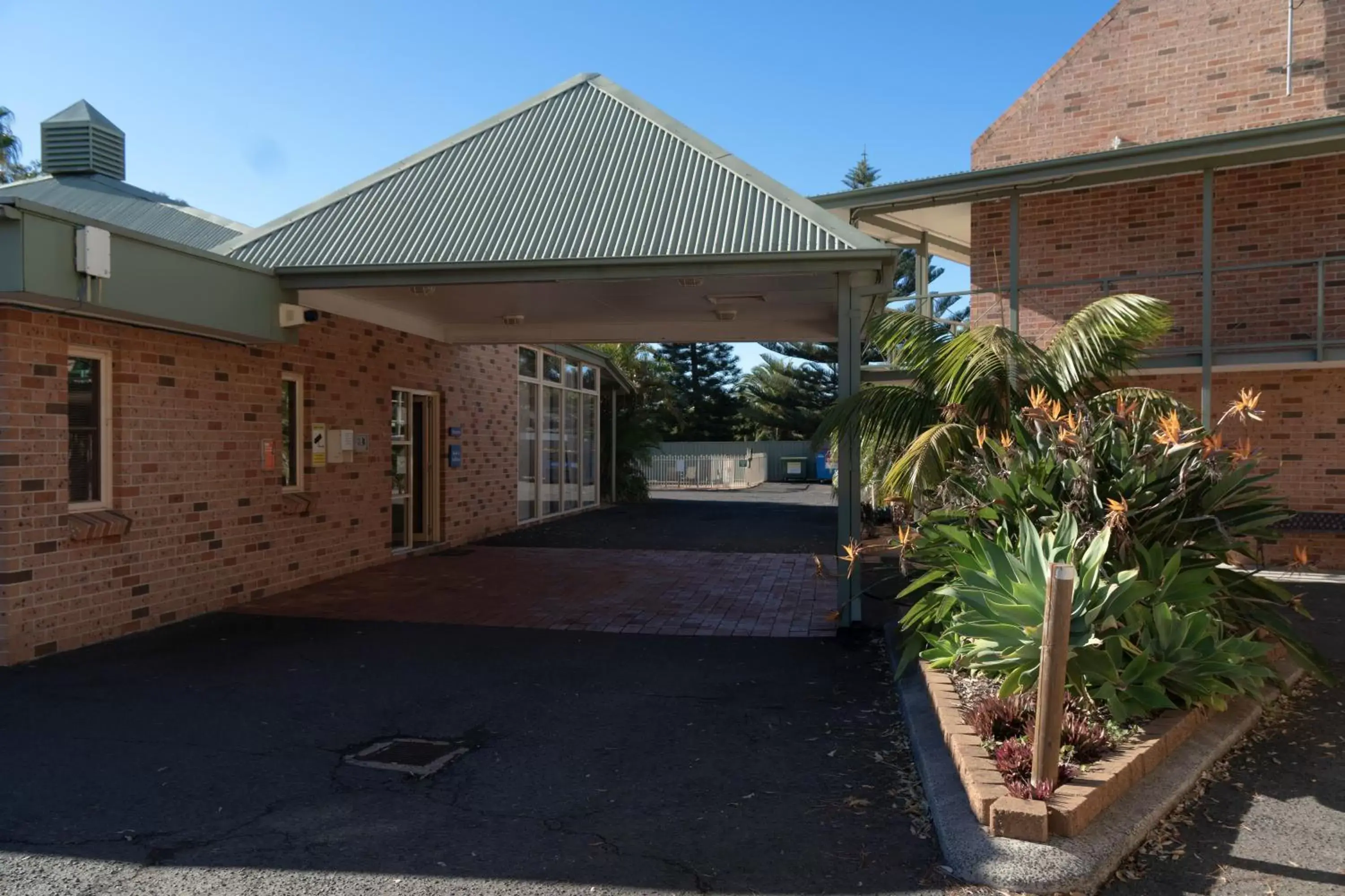 Property Building in Golf Place Inn Wollongong