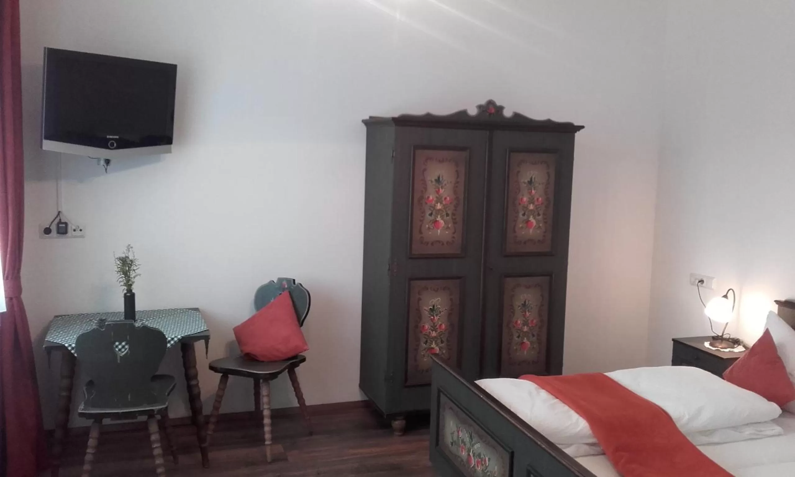 Photo of the whole room, Bed in Pension Marillenhof