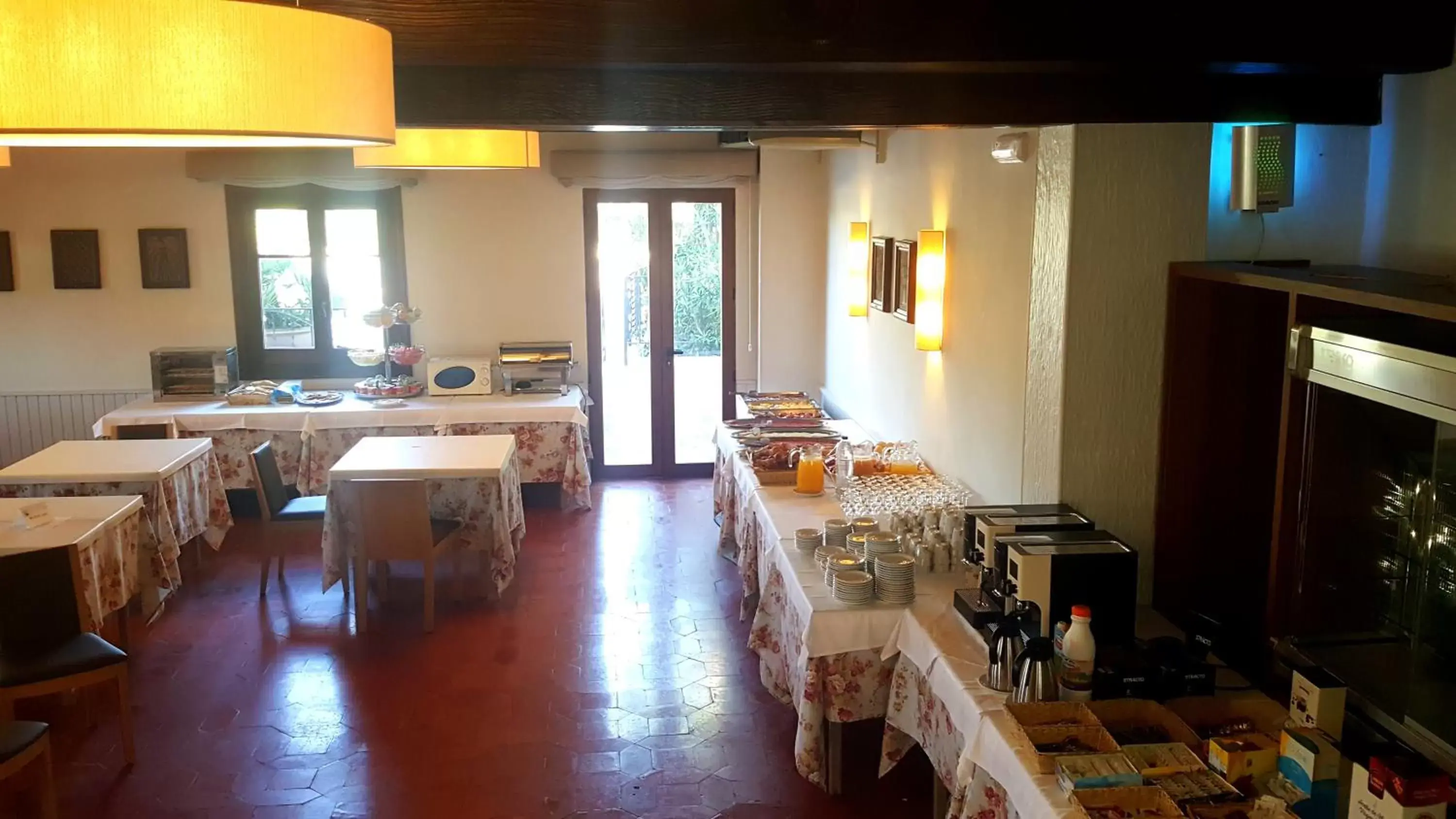 Breakfast in Hotel La Carreta Breakfast in Hotel La Carreta