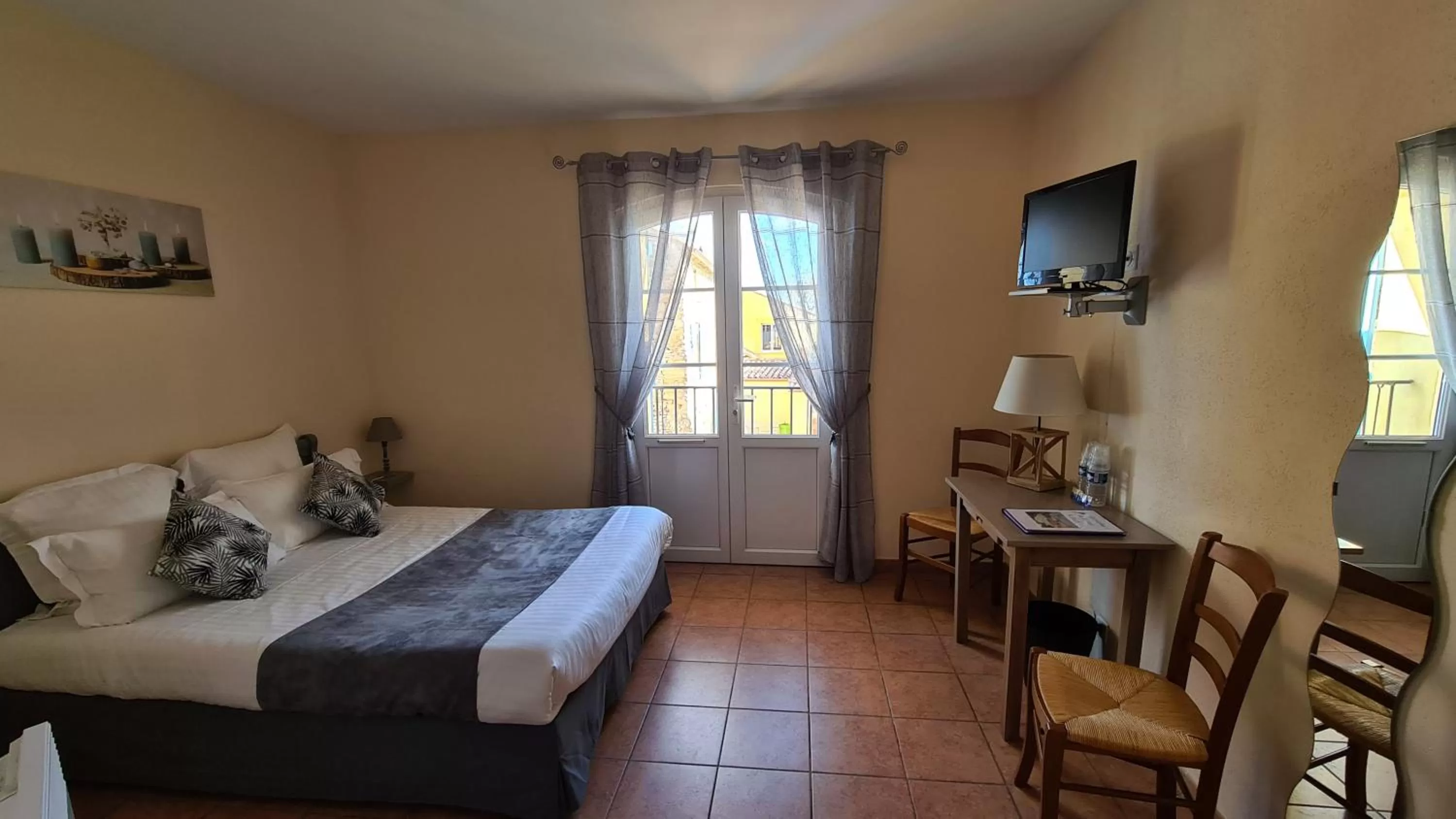 Bed in Logis Hôtel La Bastide Saint Bach