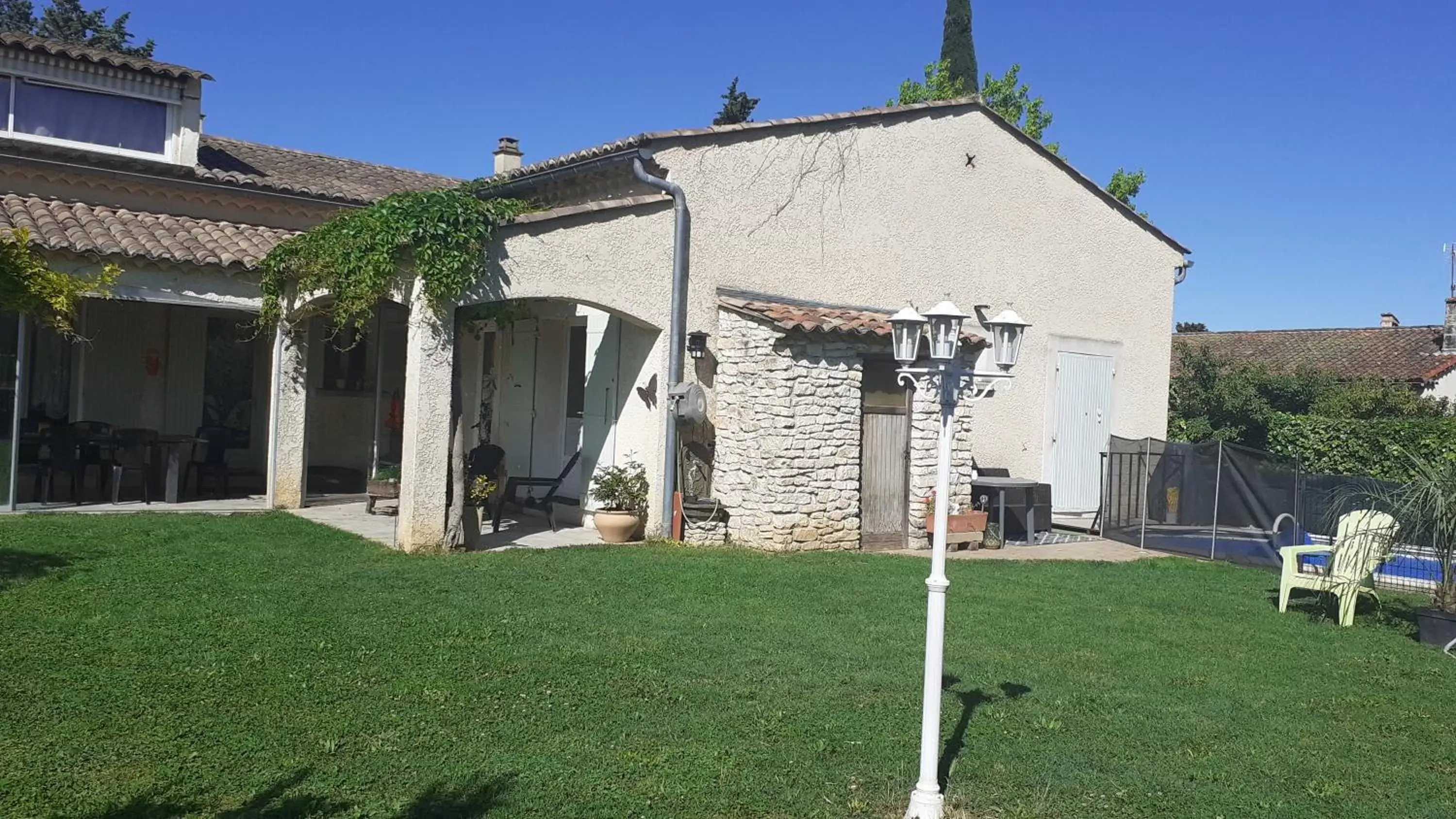 Property Building in A l'Ombre des Amandiers Chambres d'hôtes