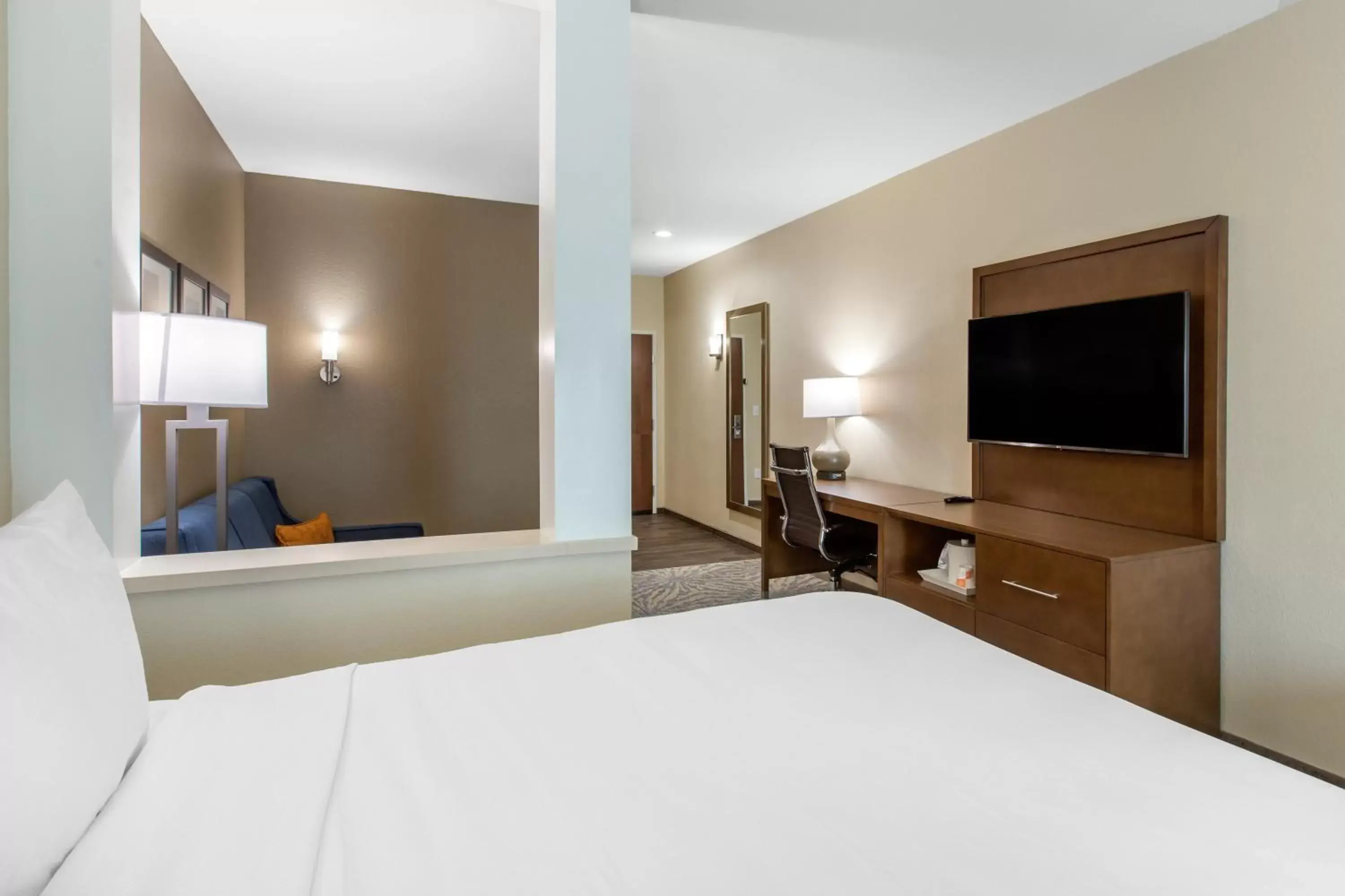 Bed in Comfort Suites - South Austin