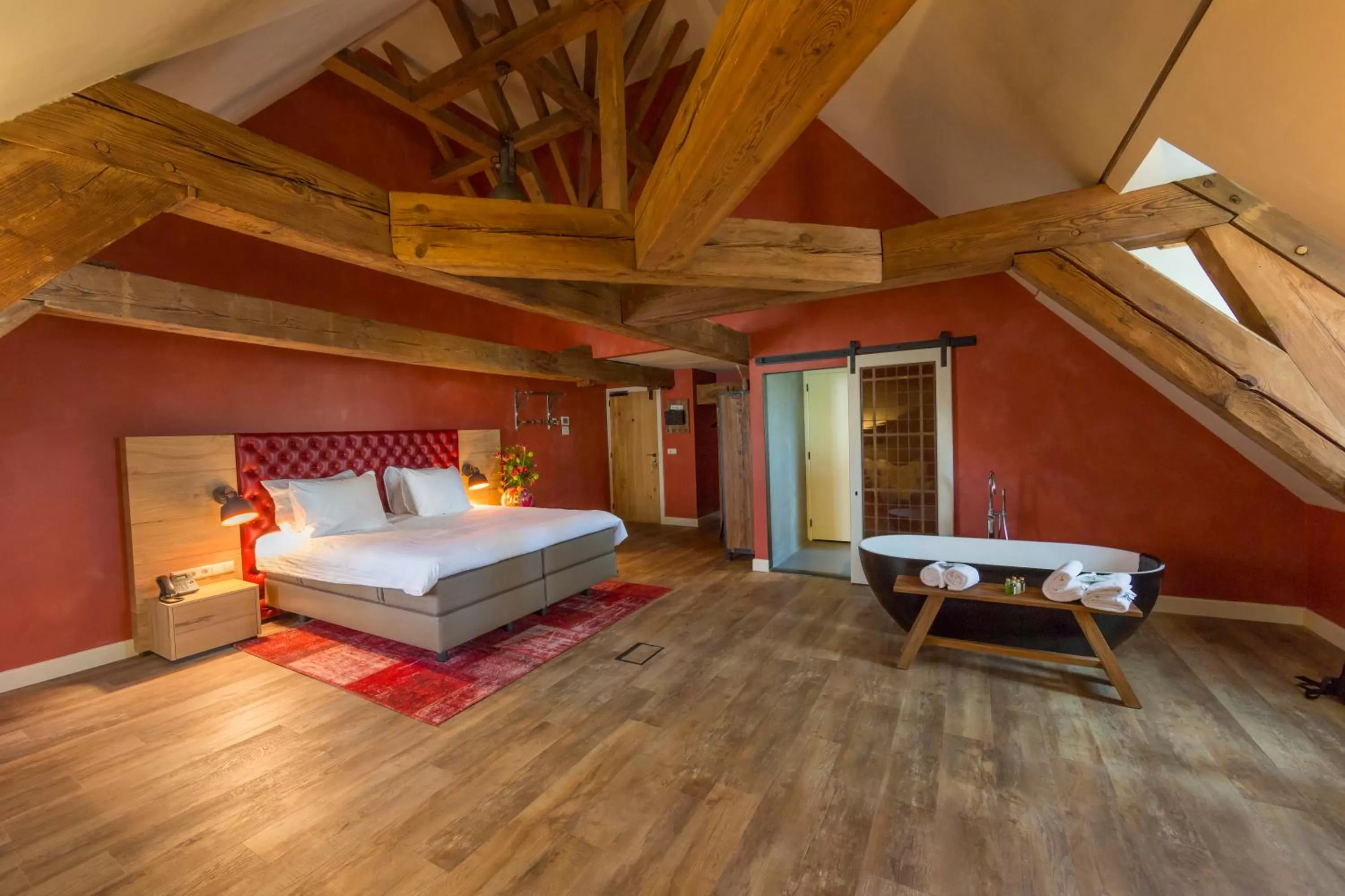 Bathroom, Bed in Van Rossum Stadshotel Woerden