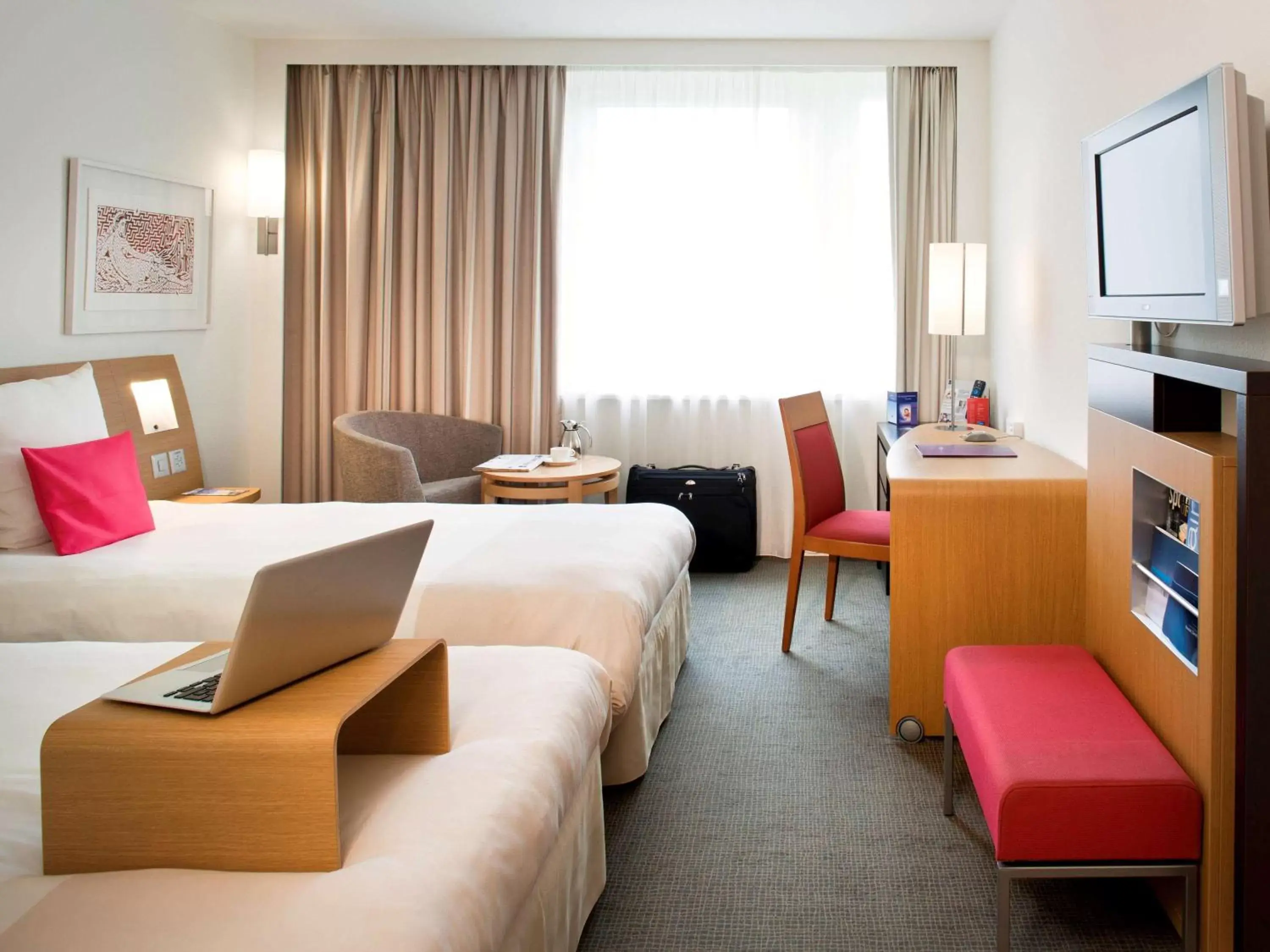 Photo of the whole room in Novotel Zürich Airport Messe