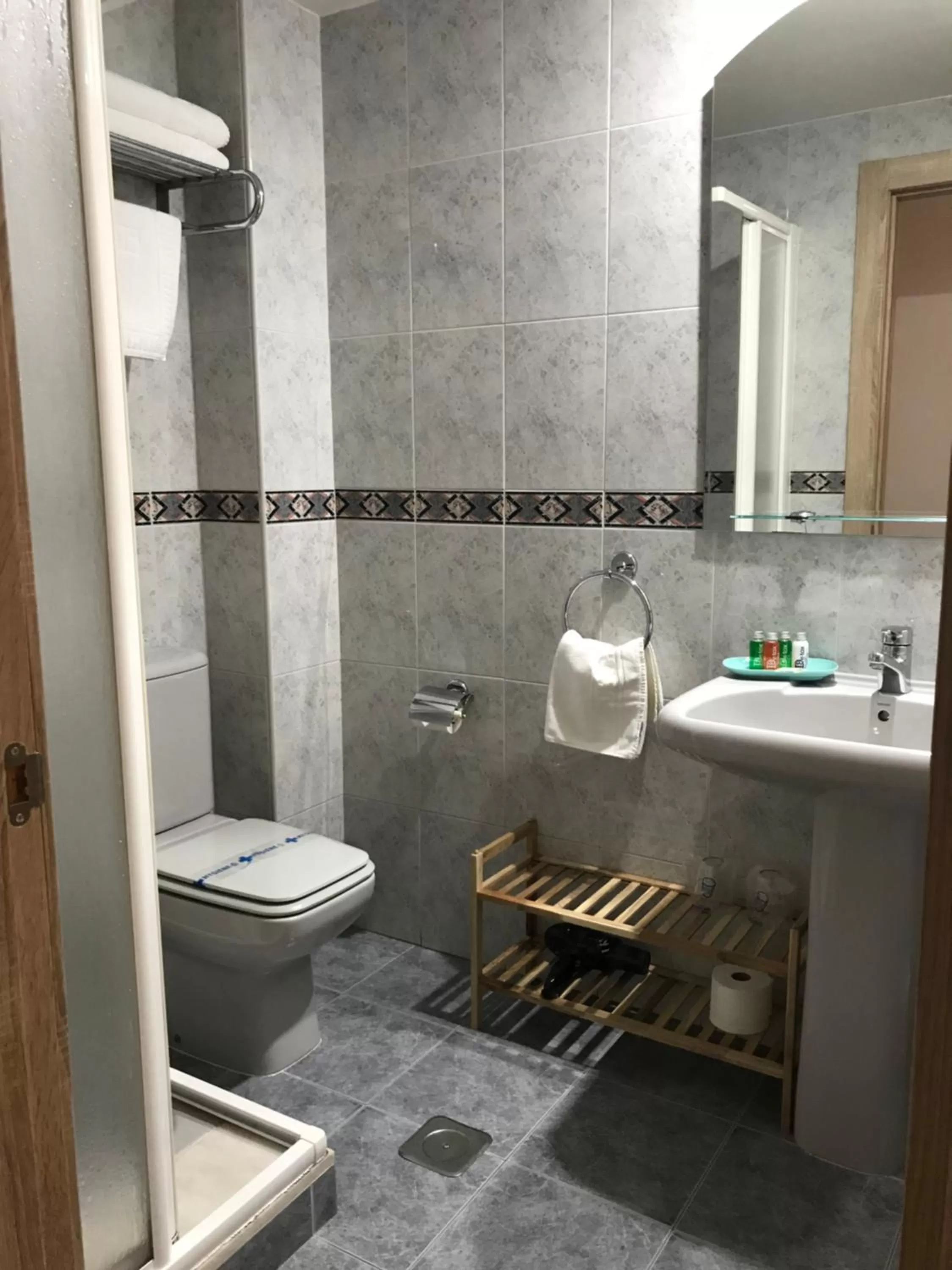 Shower in Hotel Costa Verde