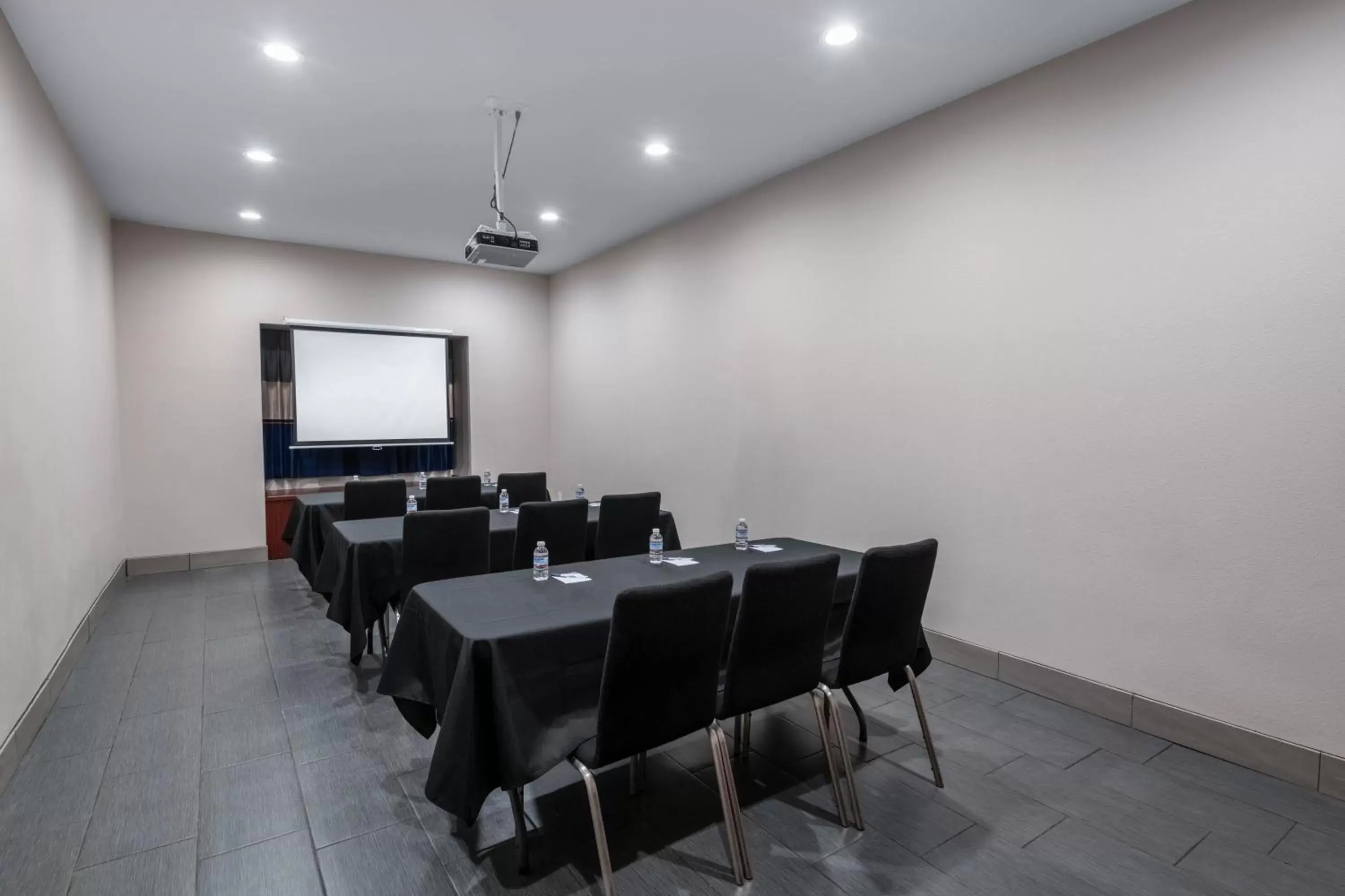 Meeting/conference room in Microtel Inn & Suites by Wyndham Tracy