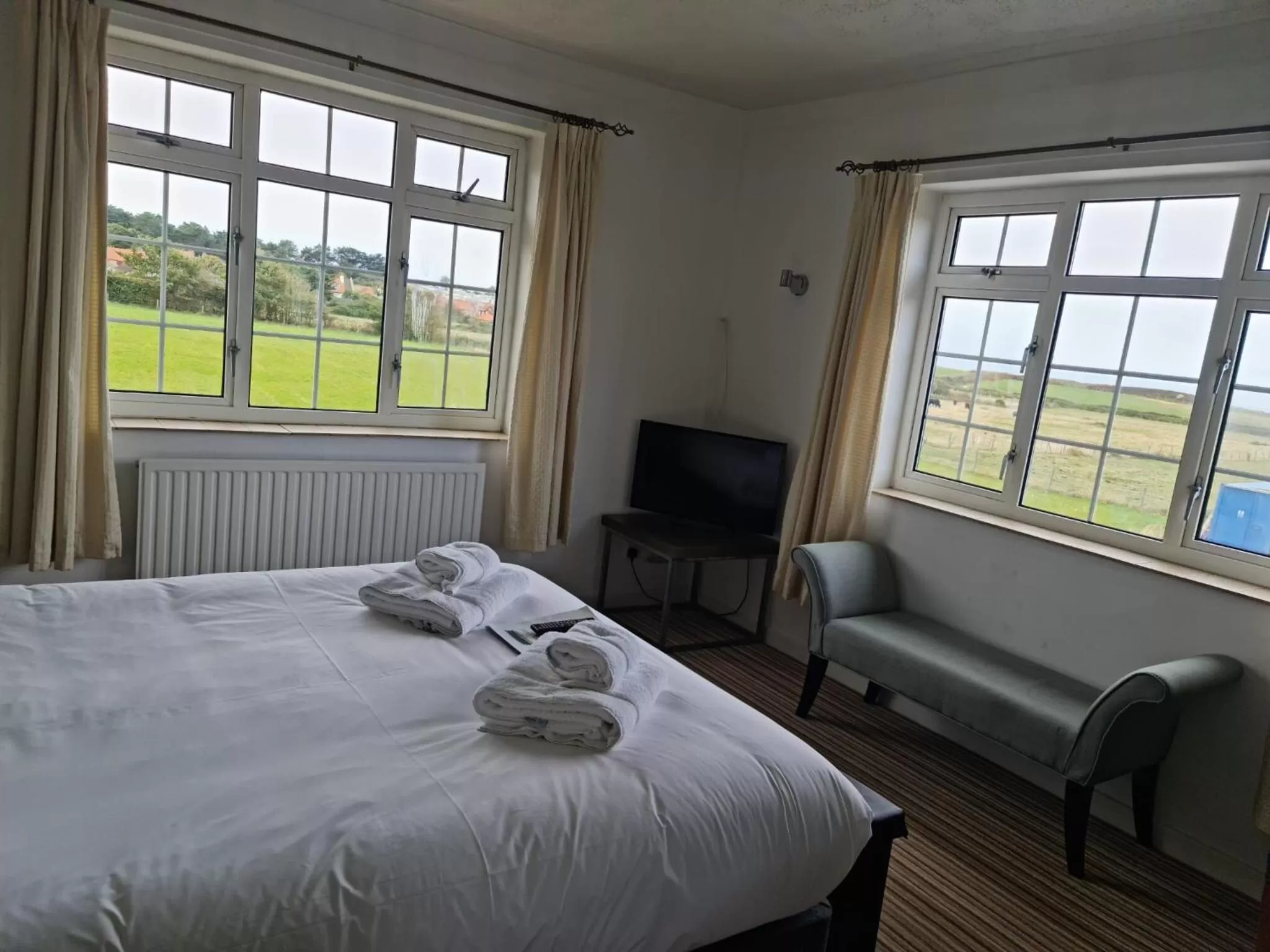 Bedroom, Bed in The Dormy House Hotel