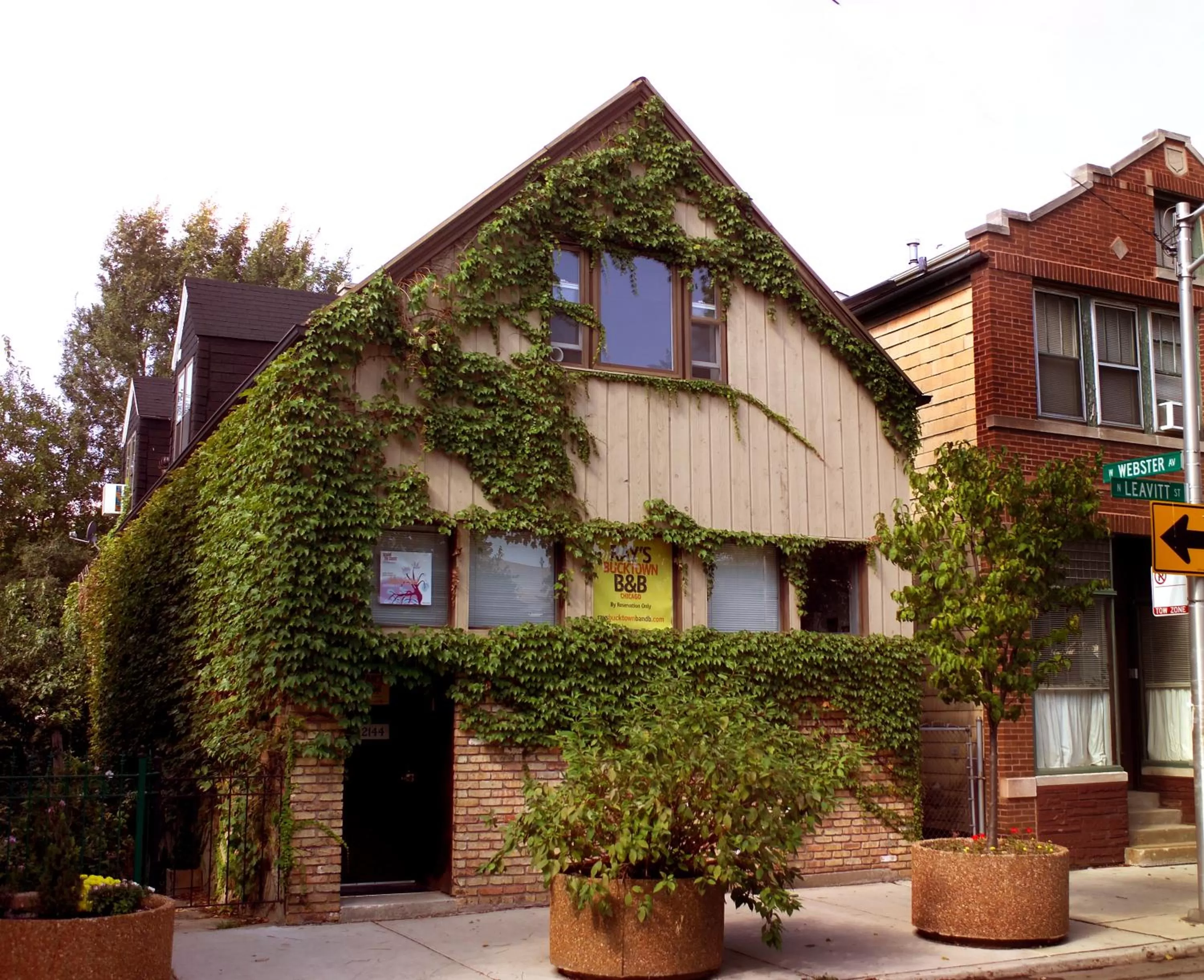 Facade/entrance, Property Building in Ray's Bucktown Bed and Breakfast