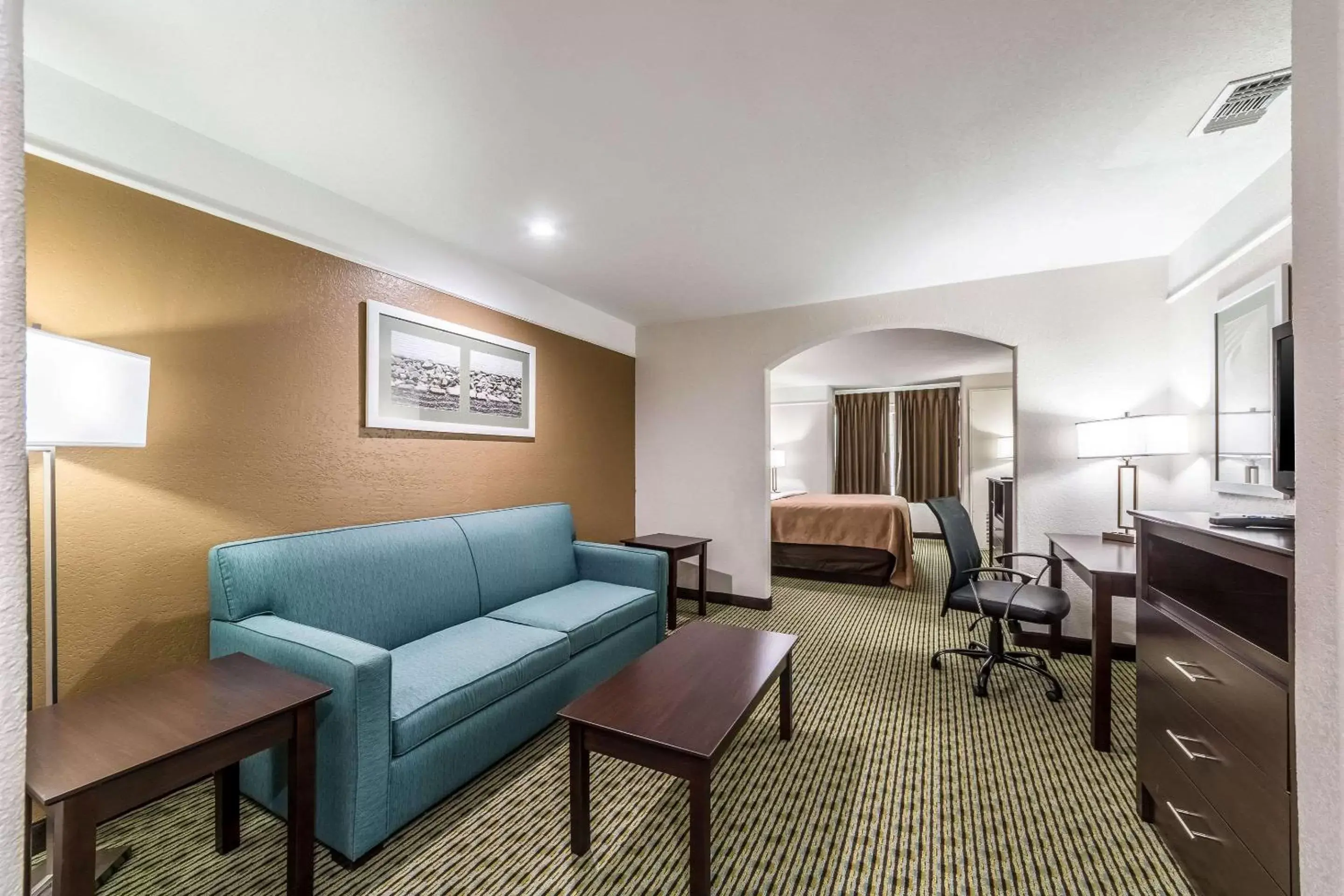 Photo of the whole room, Seating Area in Quality Inn & Suites SeaWorld North