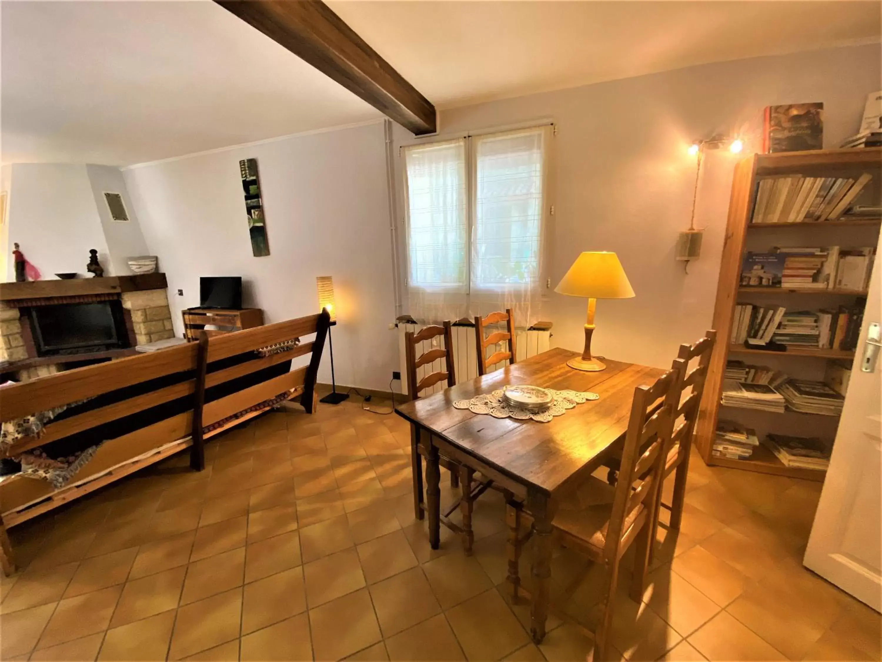 Dining Area in Gîte de groupe 16p, 7 ch, 6 sdb, PARC et SALLE DE RECEPTION