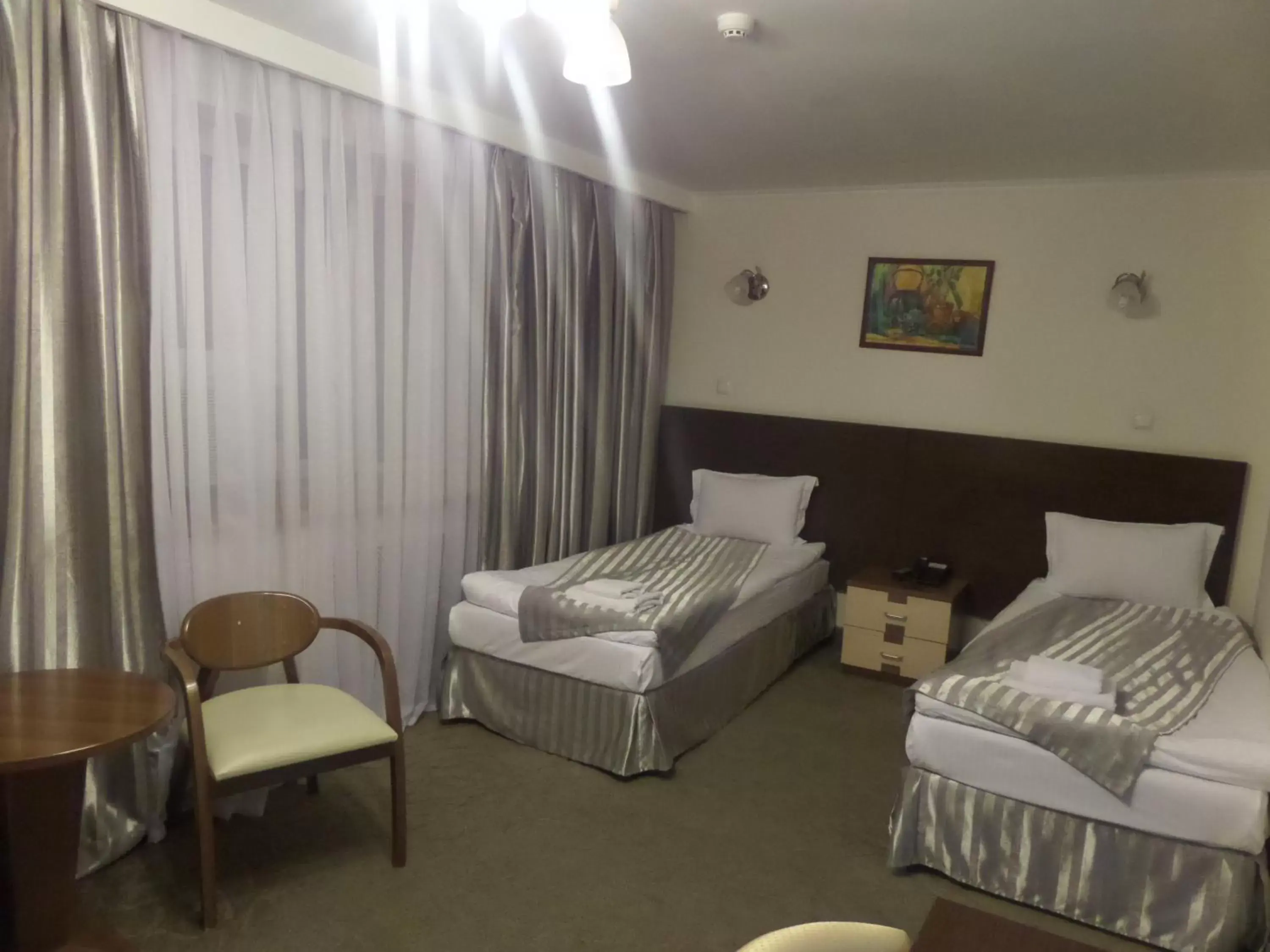 Photo of the whole room, Bed in Alma