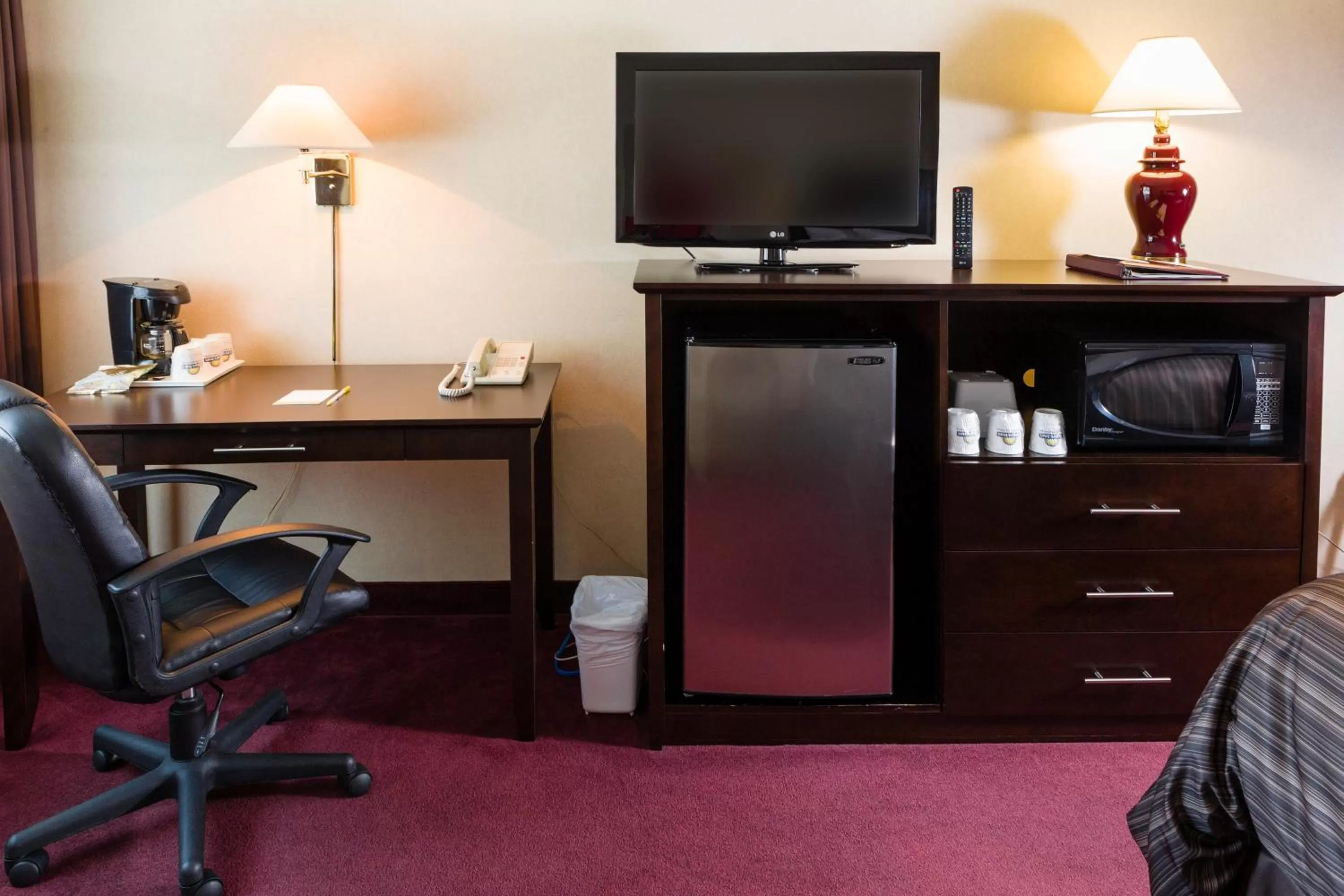 Bed in Days Inn by Wyndham Trois-Rivieres