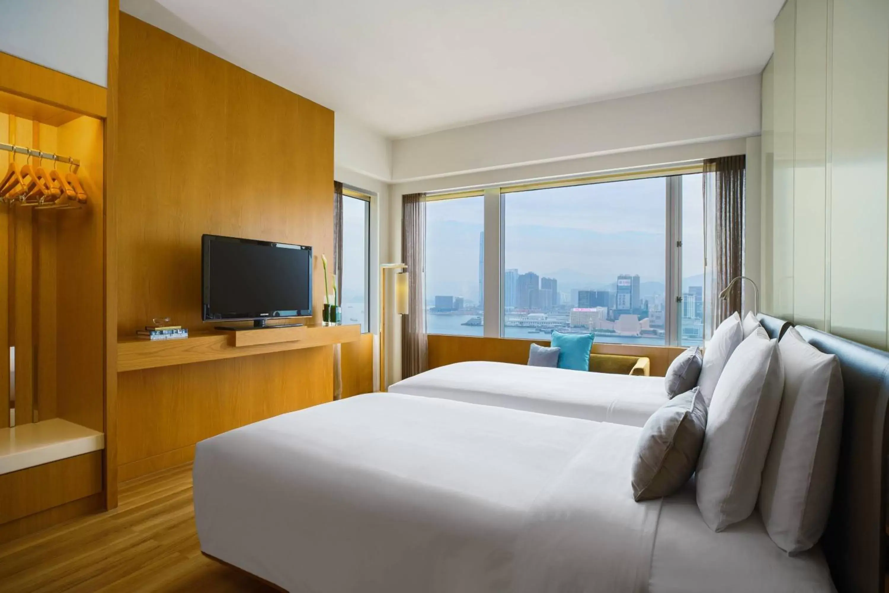 Bedroom in Renaissance Hong Kong Harbour View Hotel