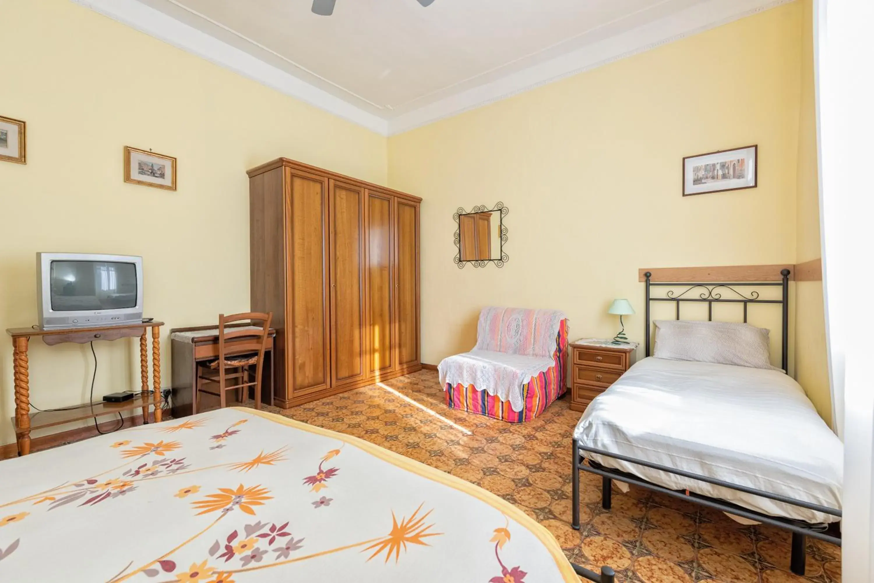 Photo of the whole room, Bed in A Vinicius Et Mita Guest House