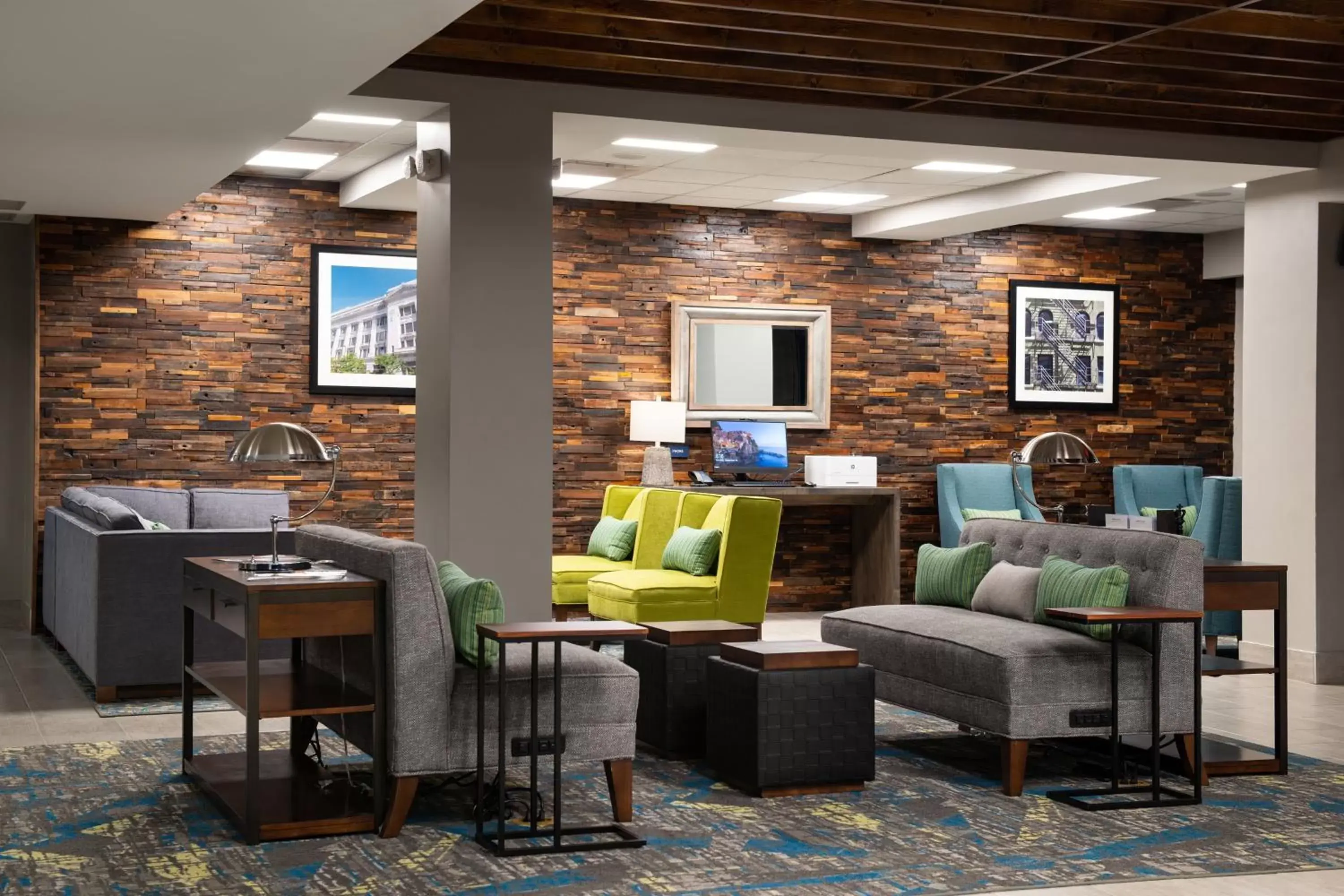 Lobby or reception, Restaurant/Places to Eat in Four Points by Sheraton Omaha Midtown