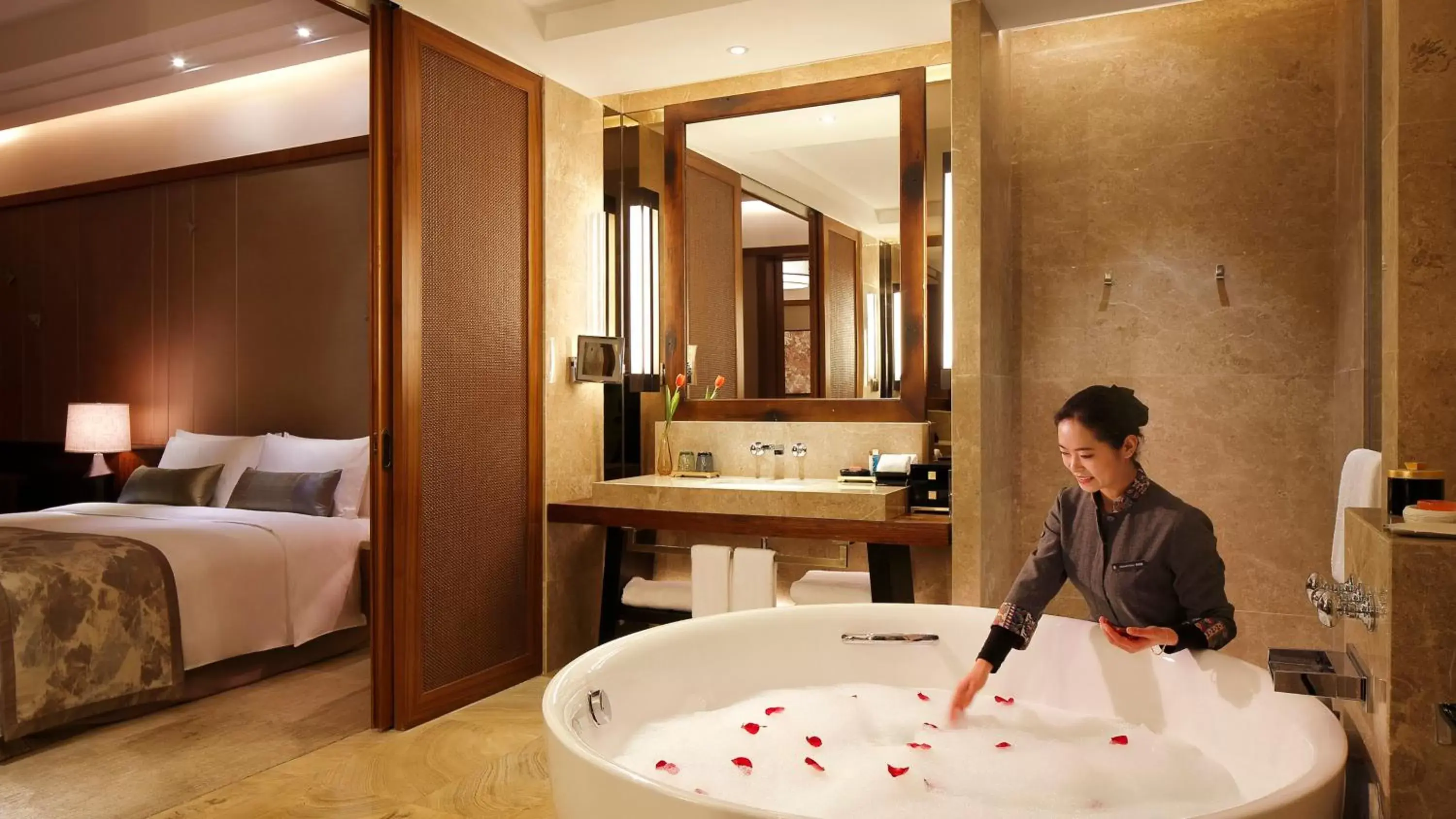Bedroom in InterContinental Kunming, an IHG Hotel