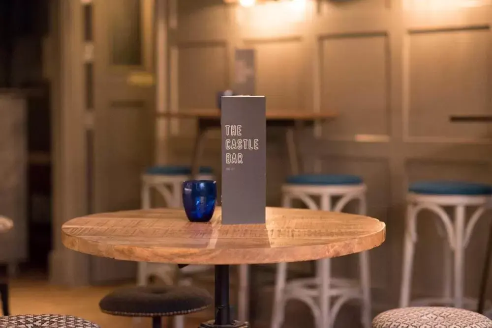 Restaurant/places to eat in The Castle Bar ROOM ONLY Restaurant/places to eat in The Castle Bar ROOM ONLY