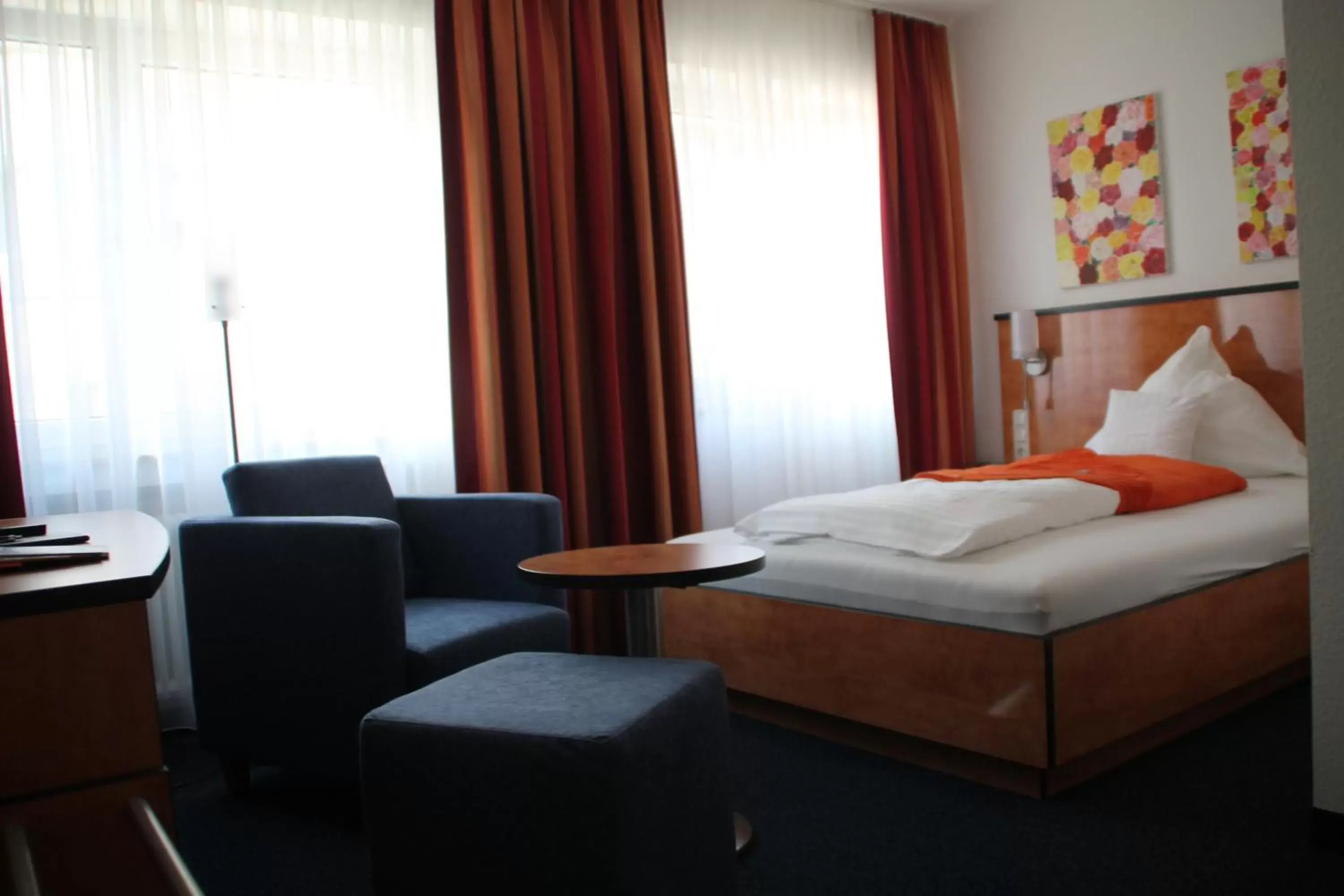 Photo of the whole room in Trip Inn Hotel Zum Riesen Hanau