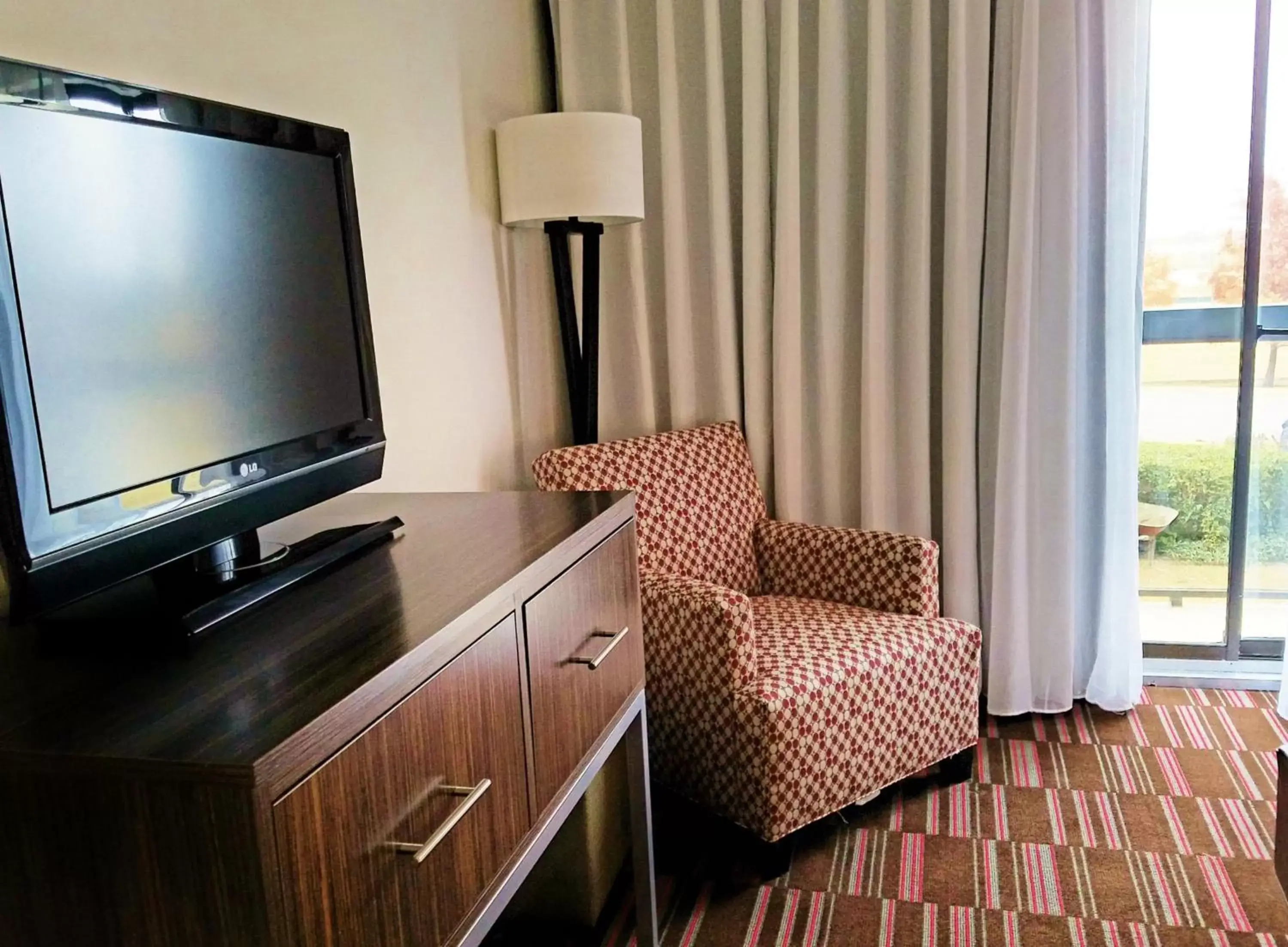 Photo of the whole room, TV/Entertainment Center in Holiday Inn Irving Las Colinas, an IHG Hotel