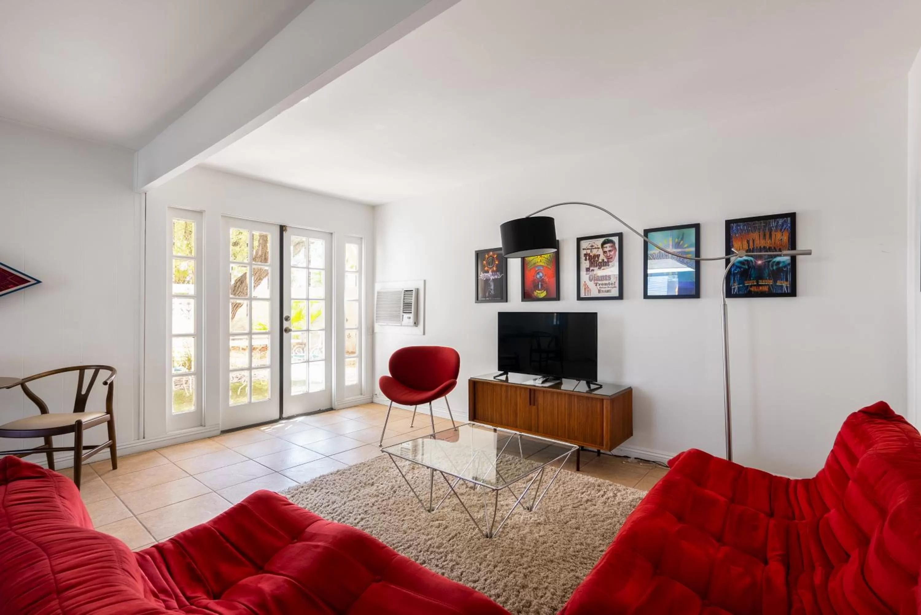 Seating Area in The Monkey Tree Hotel by AvantStay