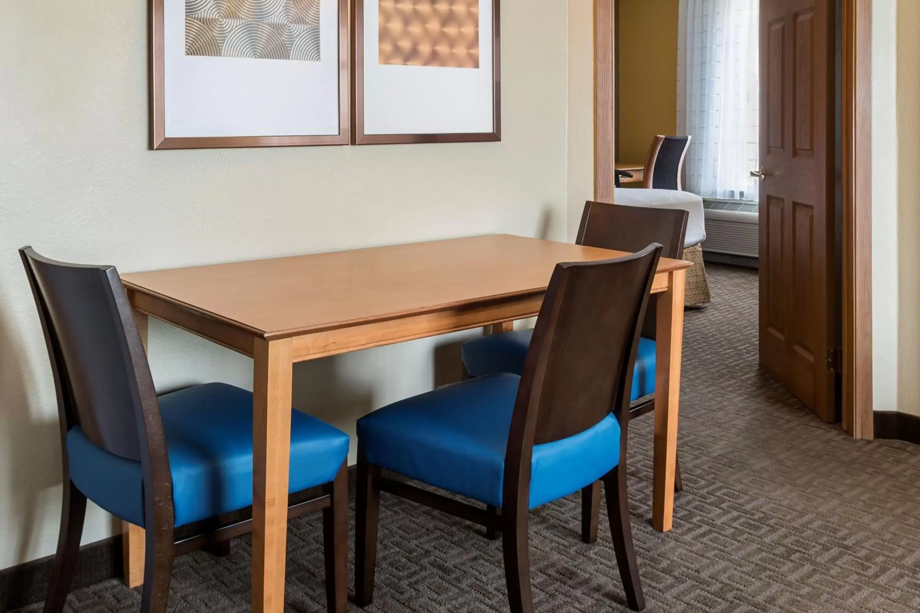 Photo of the whole room, Dining Area in TownePlace Suites Phoenix North