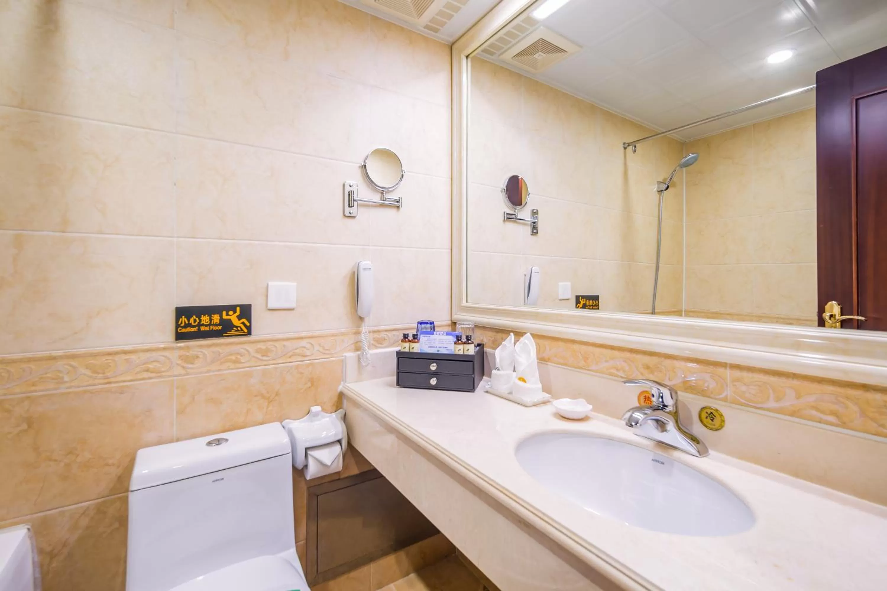 Toilet in Beijing Commercial Business Hotel