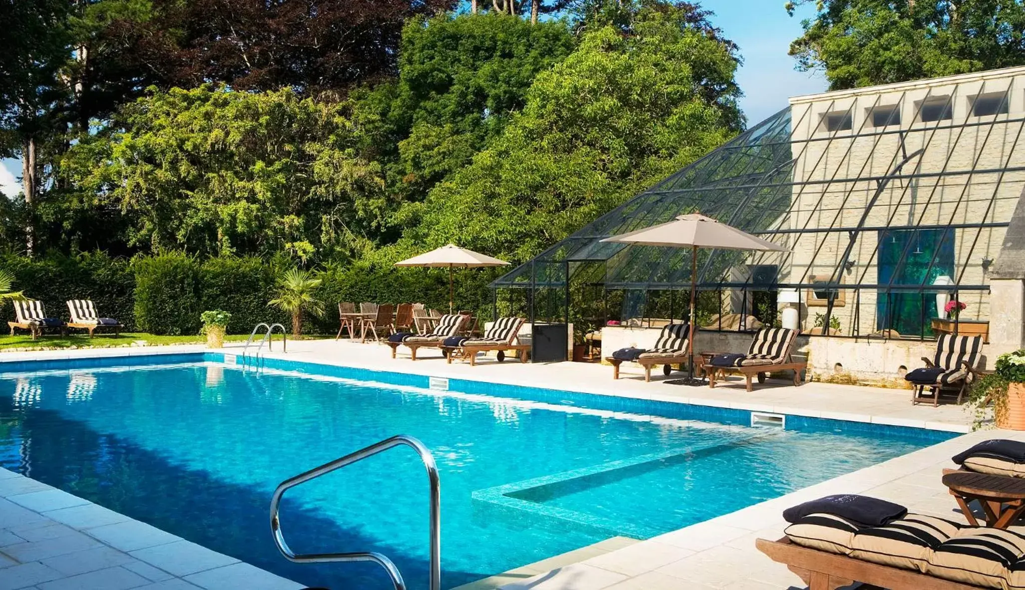 Pool view, Swimming Pool in Chateau La Cheneviere