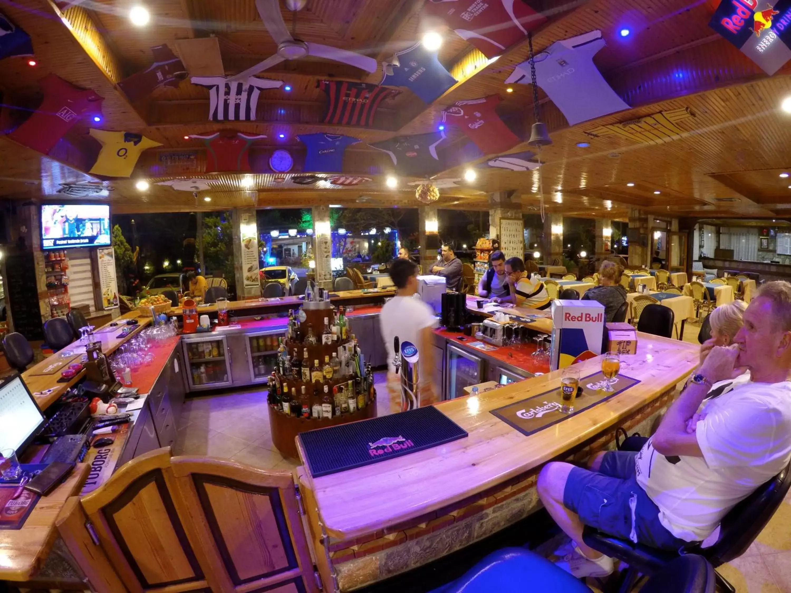 Restaurant/places to eat in Magic Tulip Beach Hotel Restaurant/places to eat in Magic Tulip Beach Hotel