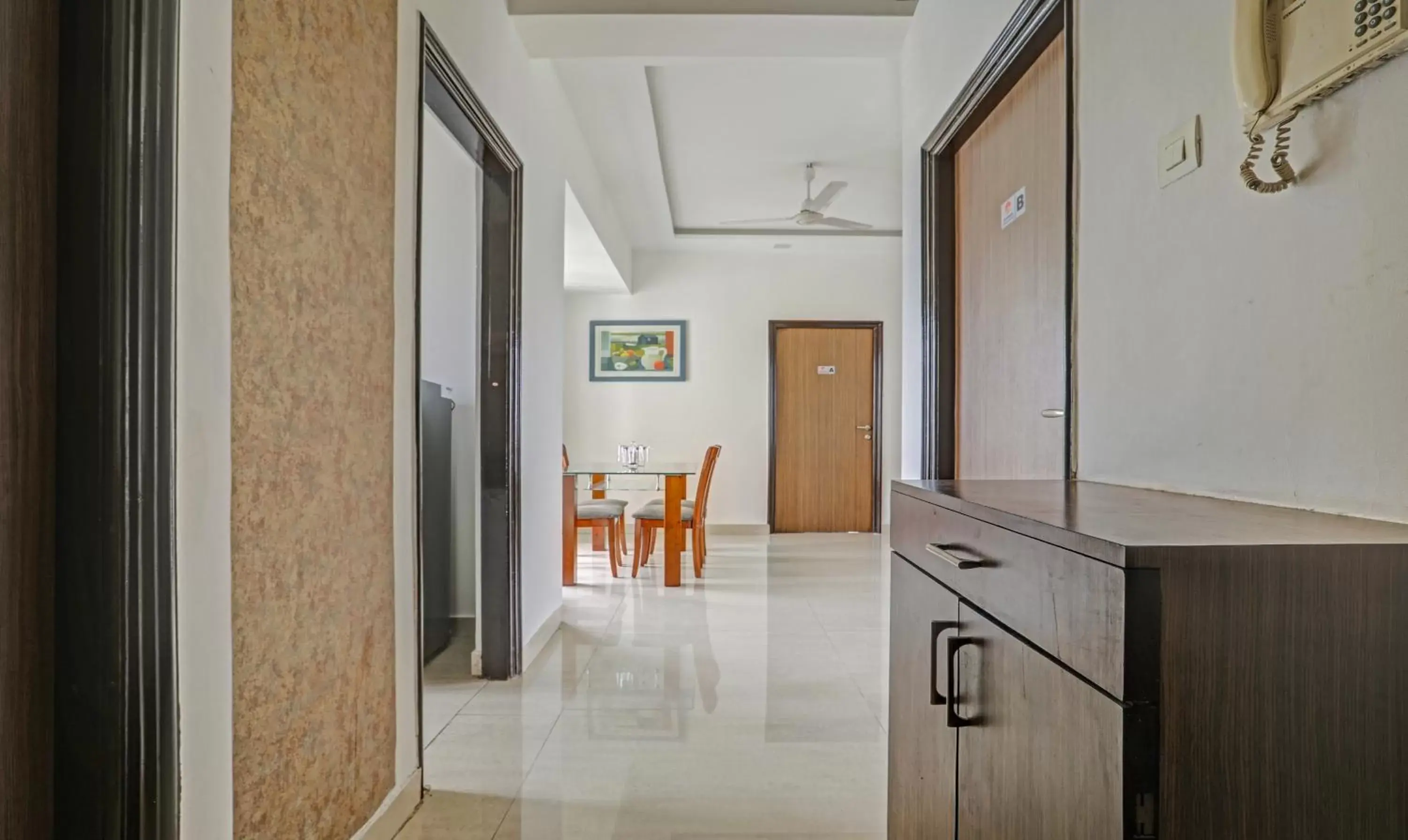 Deluxe Double Room in Treebo Trend Welcome Apartments Deluxe Double Room in Treebo Trend Welcome Apartments