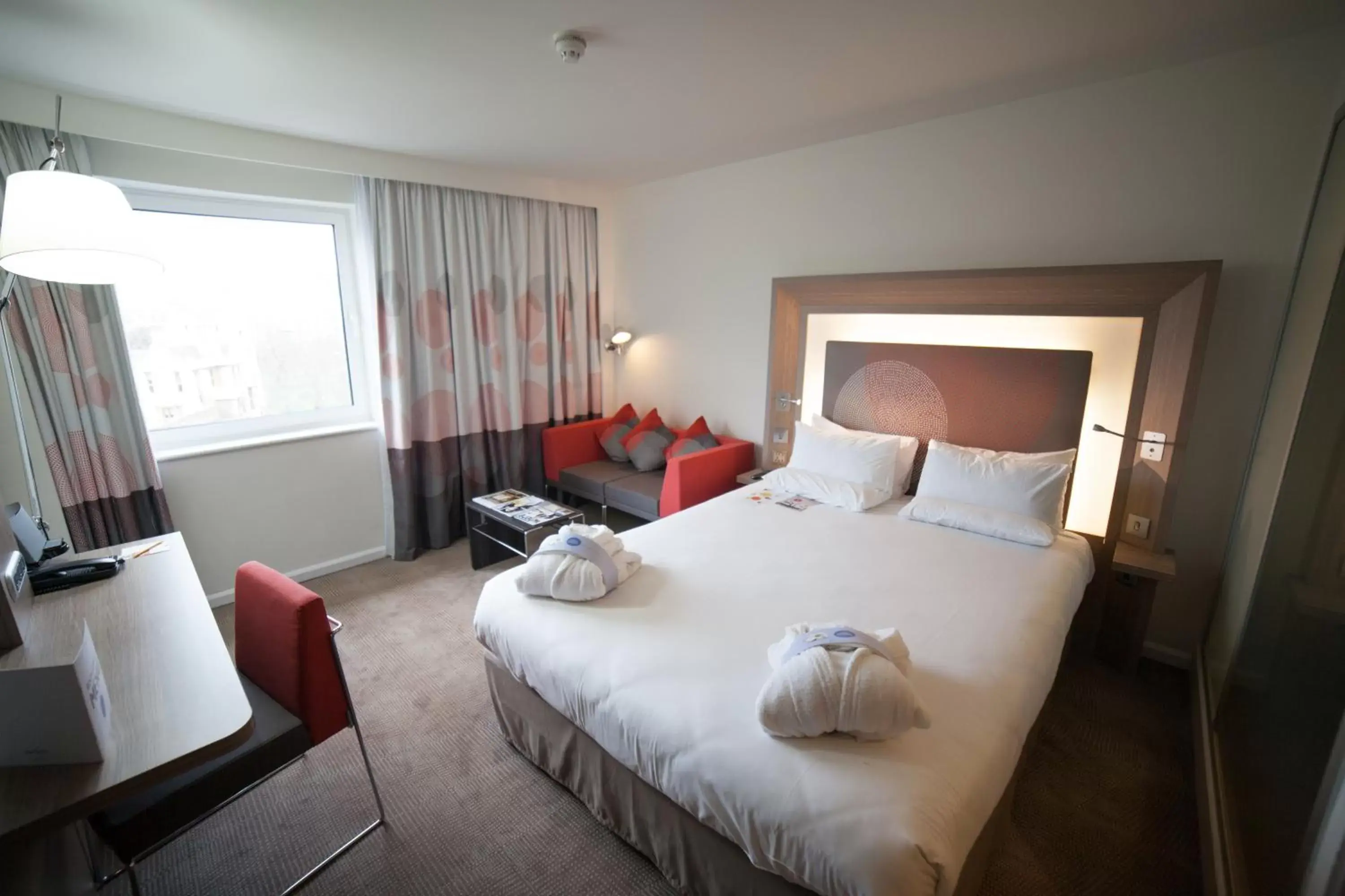 Photo of the whole room, Bed in Novotel London Waterloo