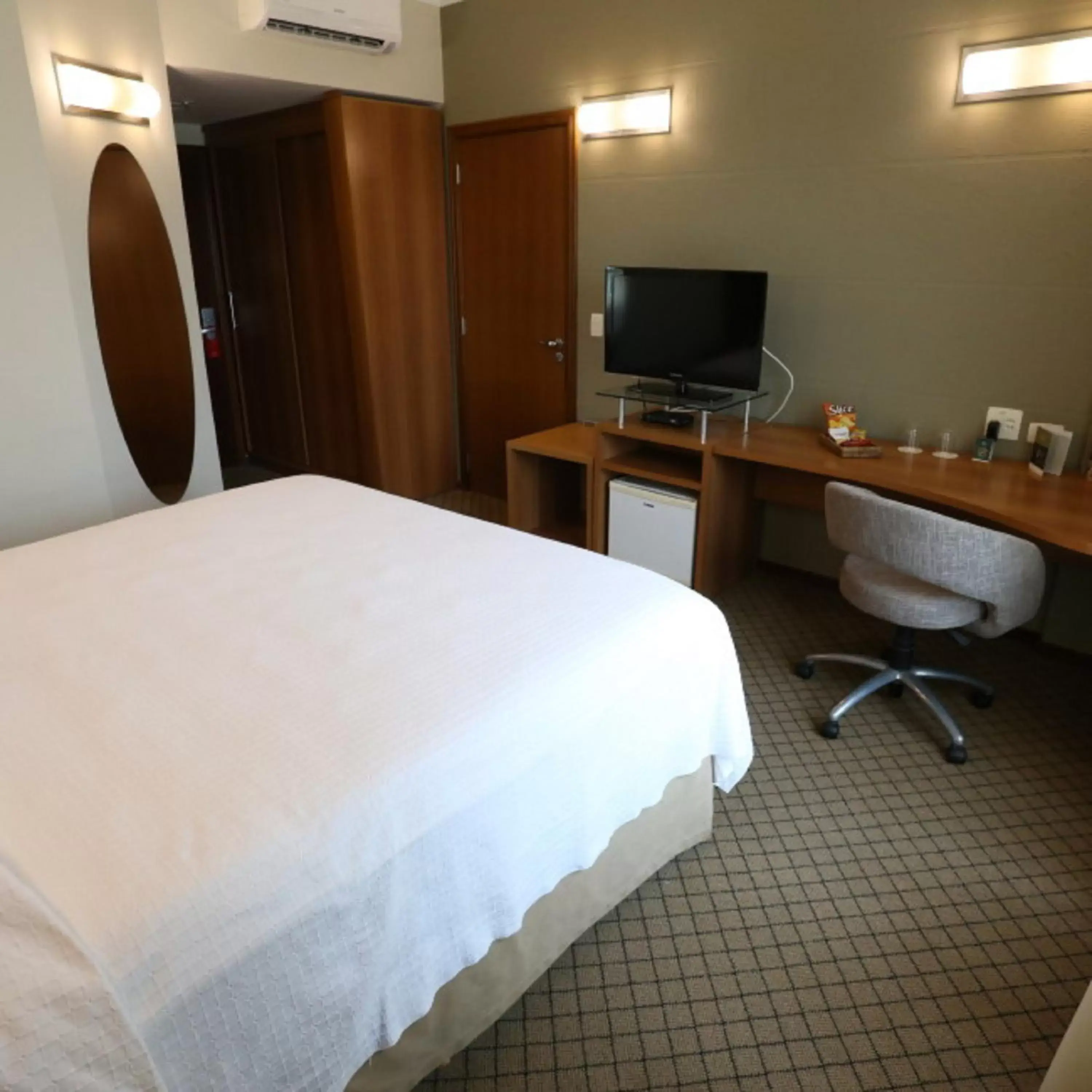 Photo of the whole room, Bed in Bourbon Joinville Convention Hotel