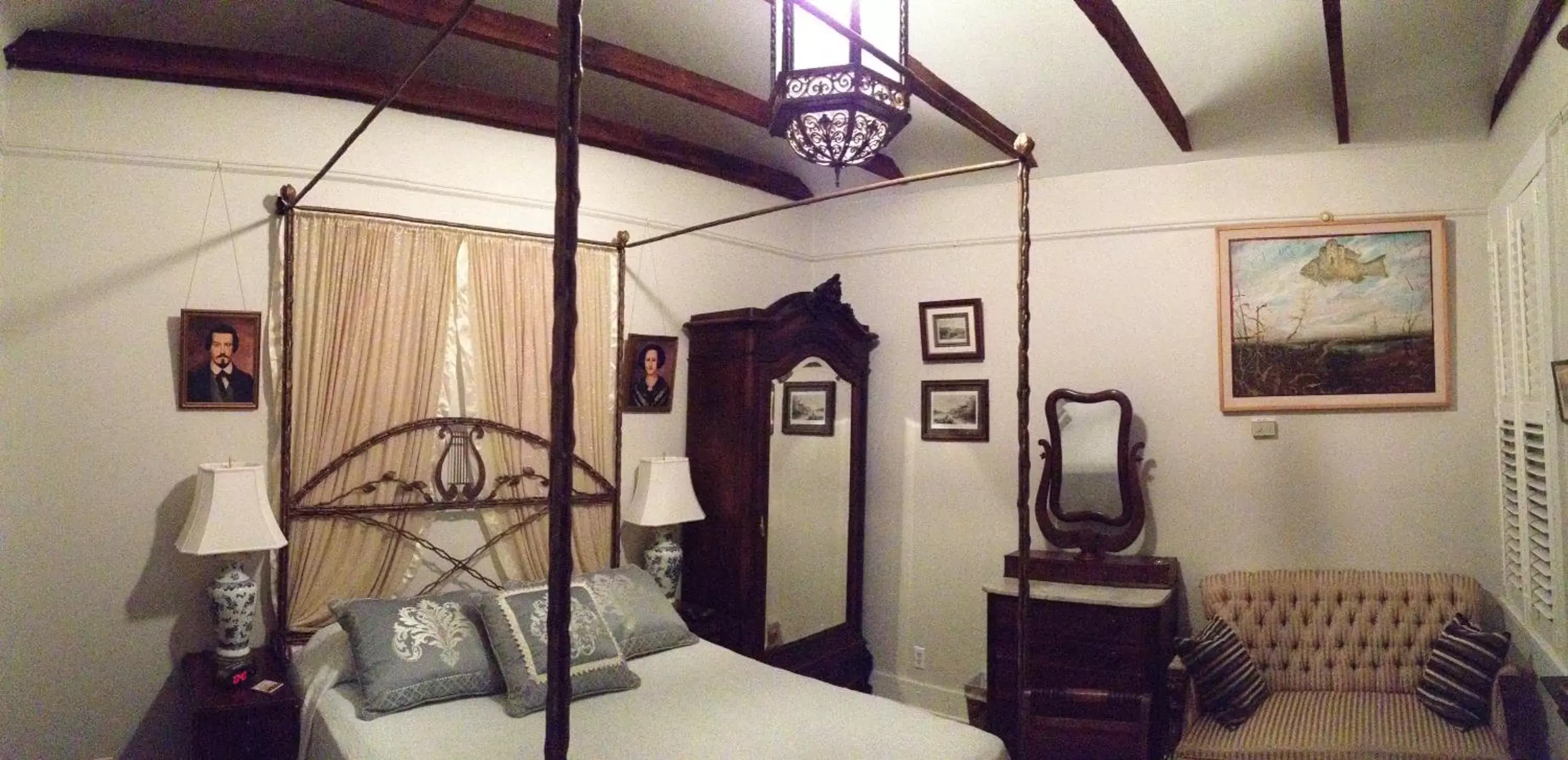 Photo of the whole room in Stone House Musical B&B