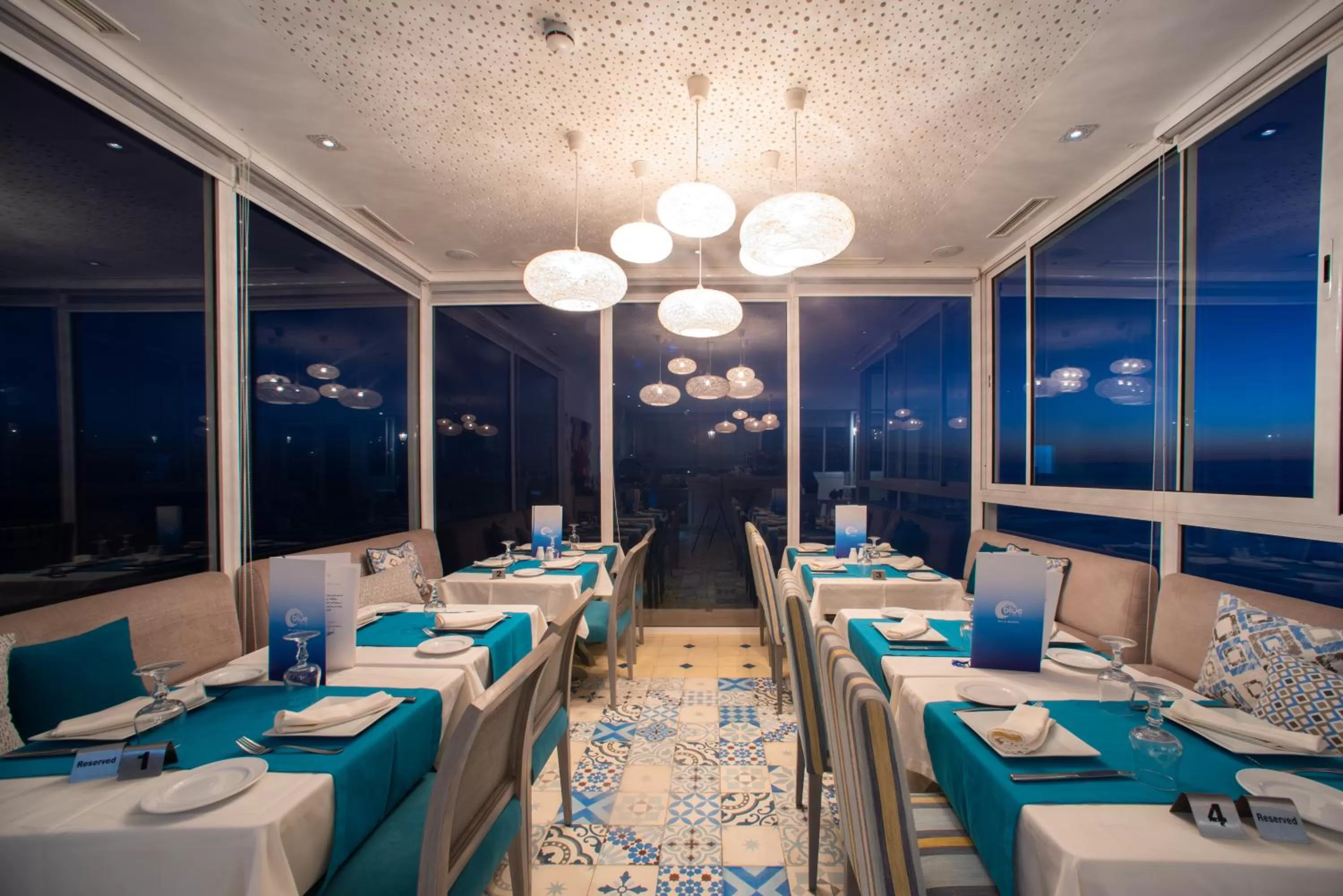 Restaurant/places to eat in Appart-hotel La Source