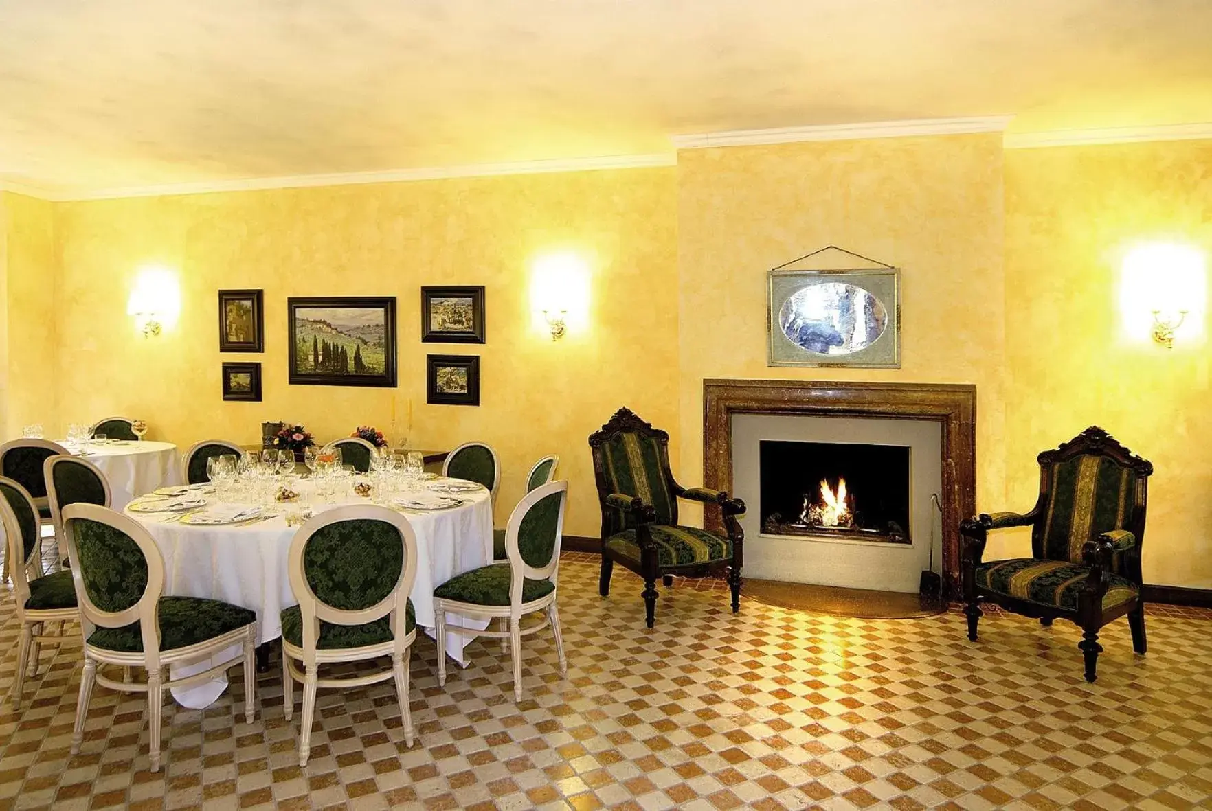 Restaurant/Places to Eat in Hotel Candiani