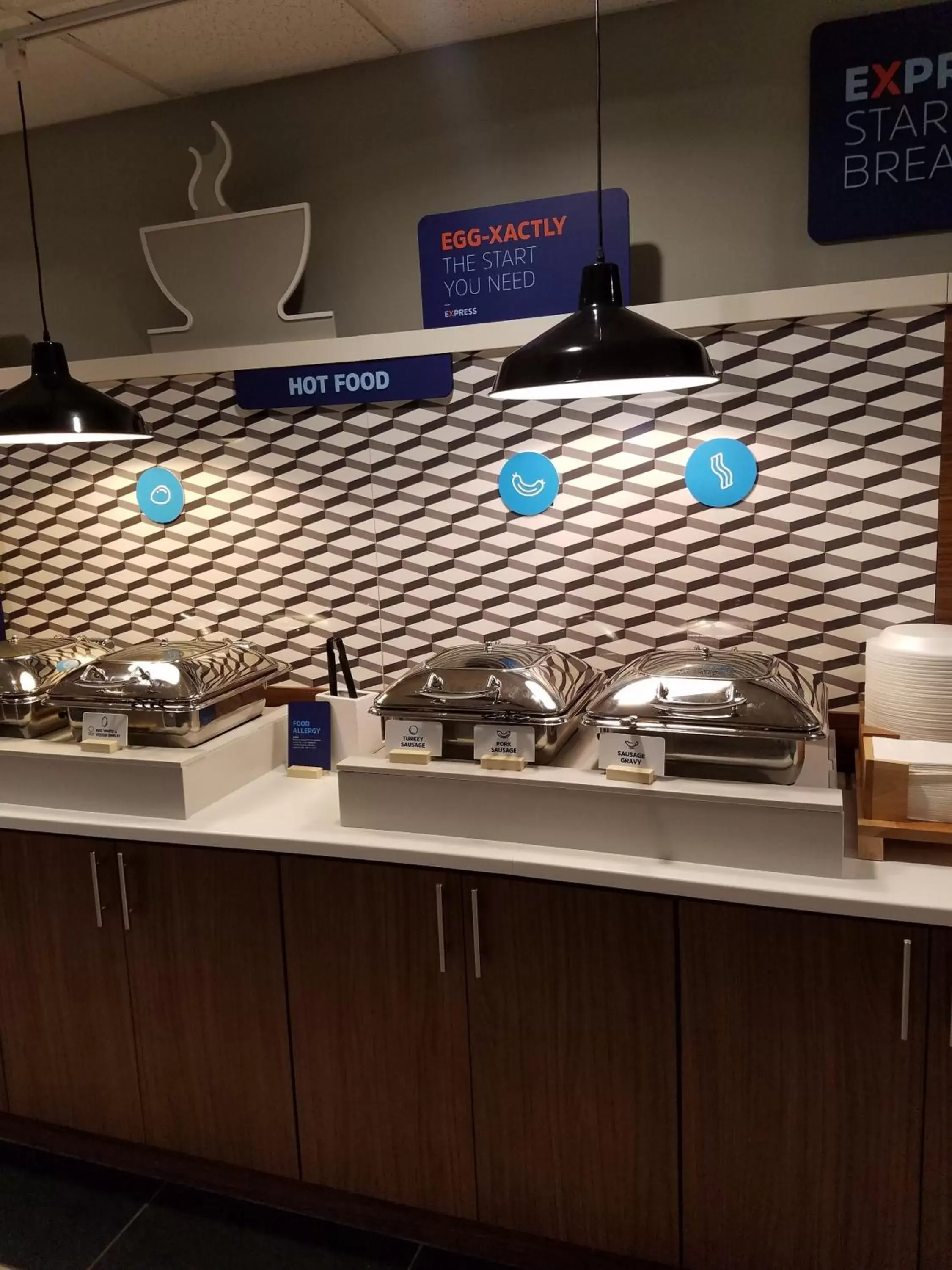 Breakfast in Holiday Inn Express Hotel & Suites Kingsport-Meadowview I-26 by IHG Breakfast in Holiday Inn Express Hotel & Suites Kingsport-Meadowview I-26 by IHG