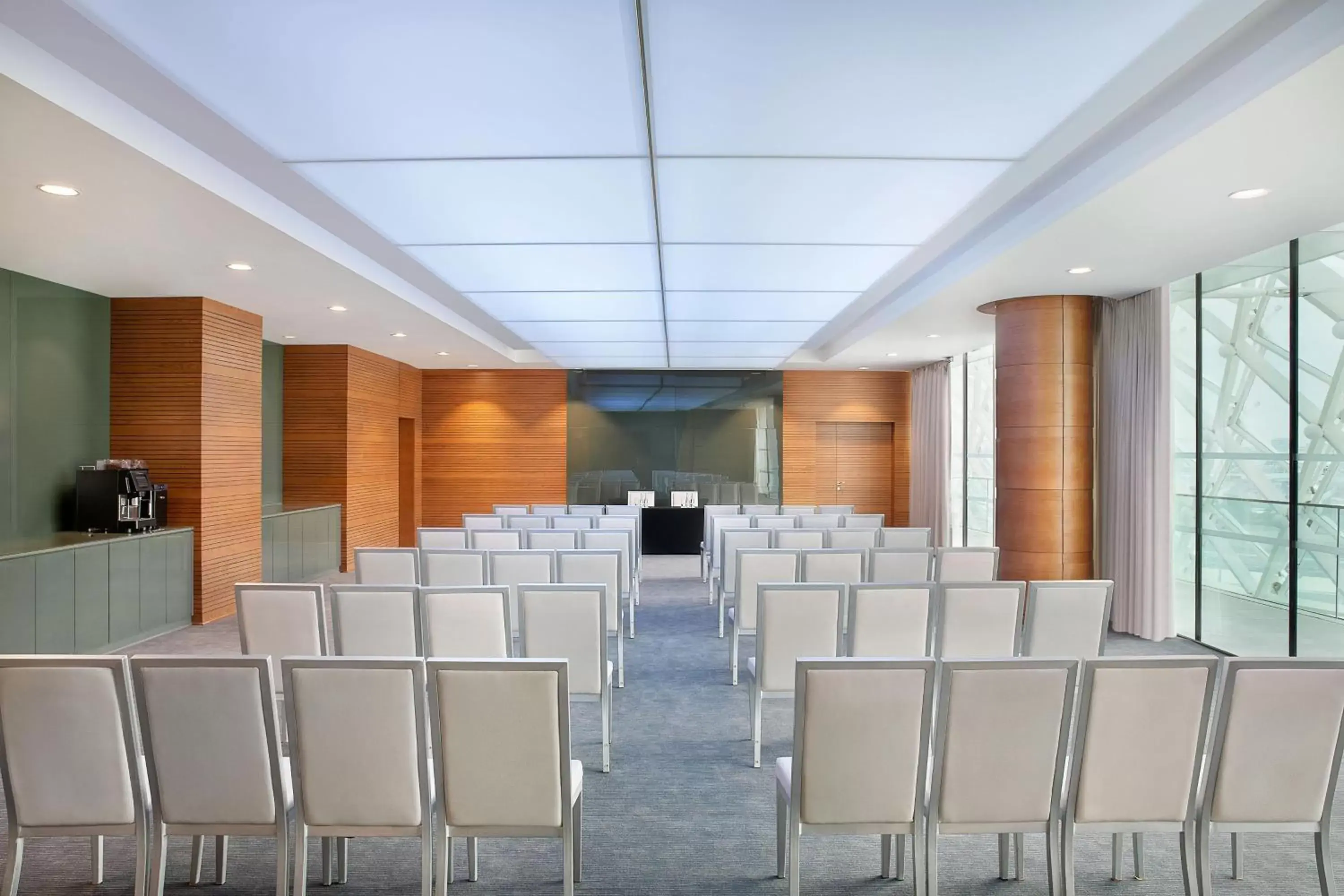 Meeting/conference room in W Abu Dhabi - Yas Island