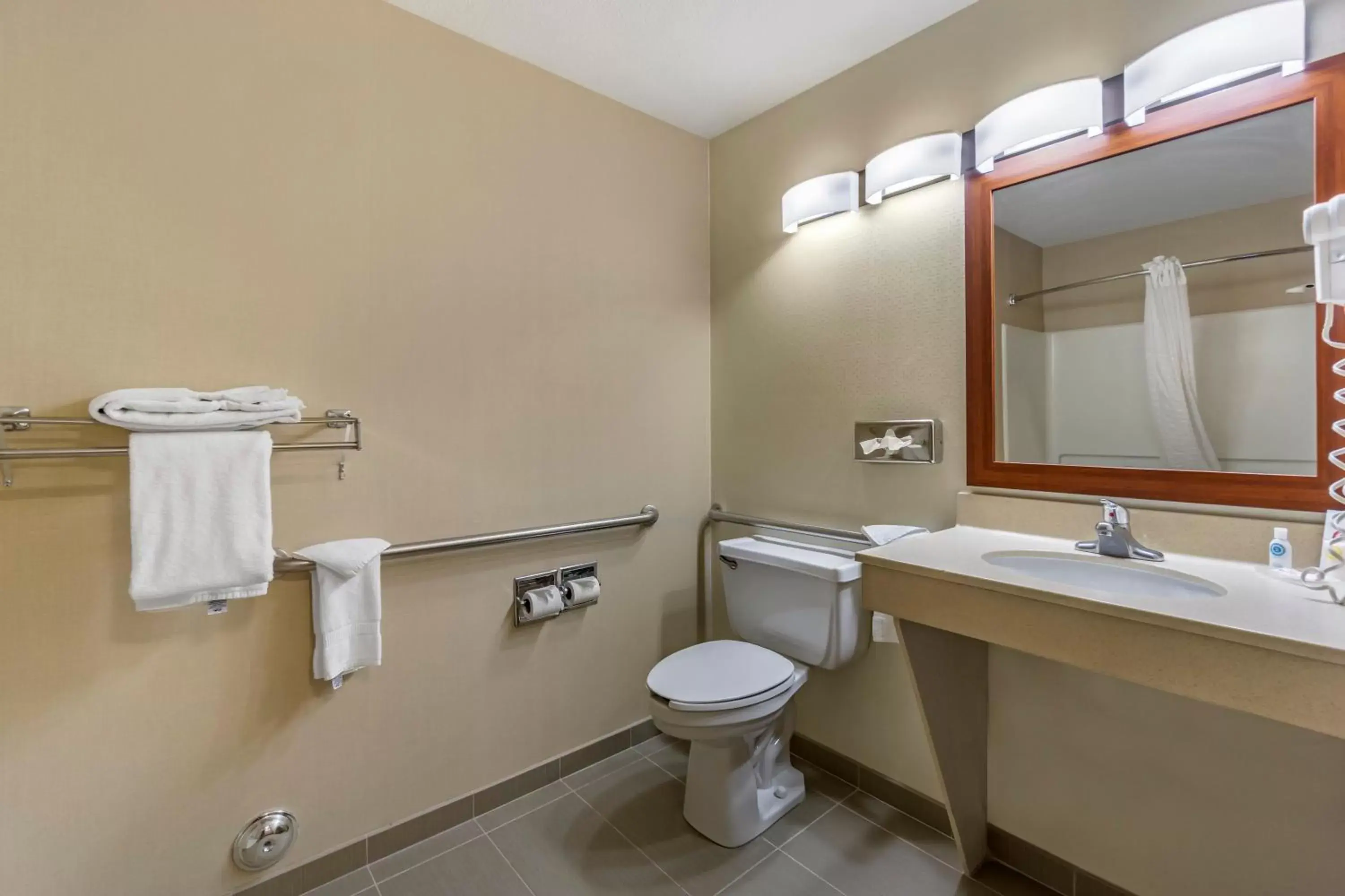 Queen Room - Accessible/Non-Smoking in Comfort Inn Kennewick Richland