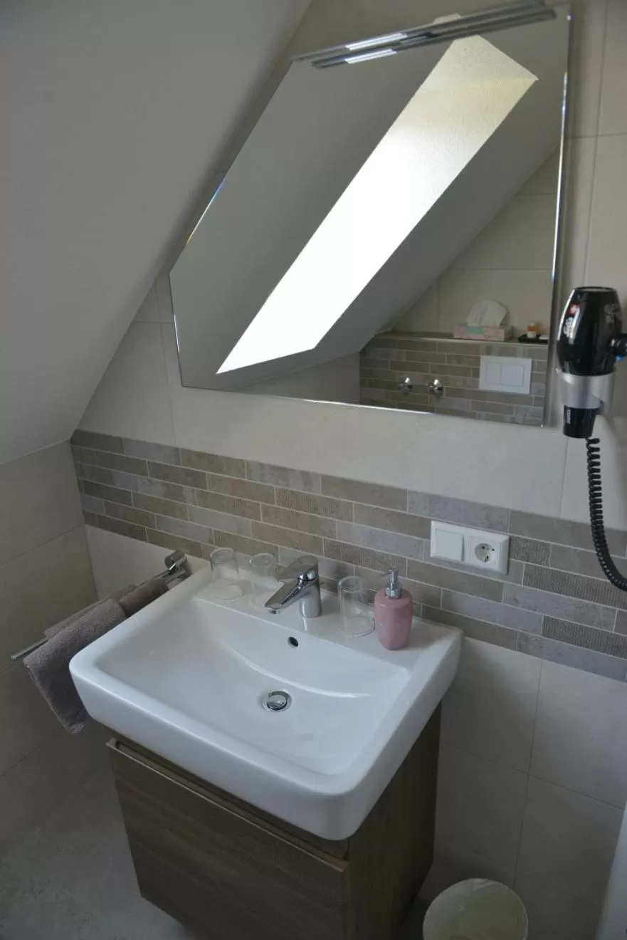 Bathroom in Gästehaus Rothert
