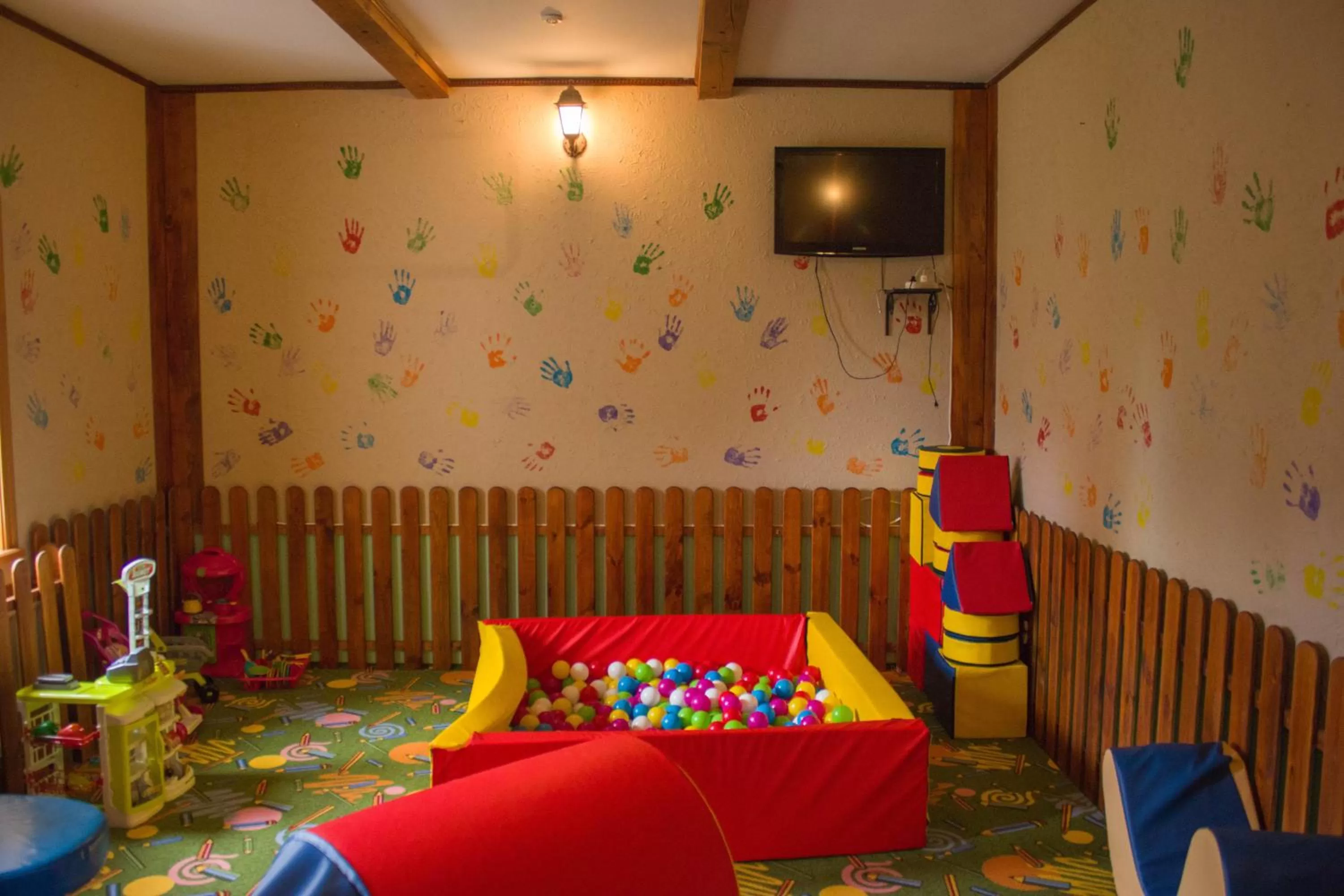 Game Room, Bed in Stara Vezha Hotel