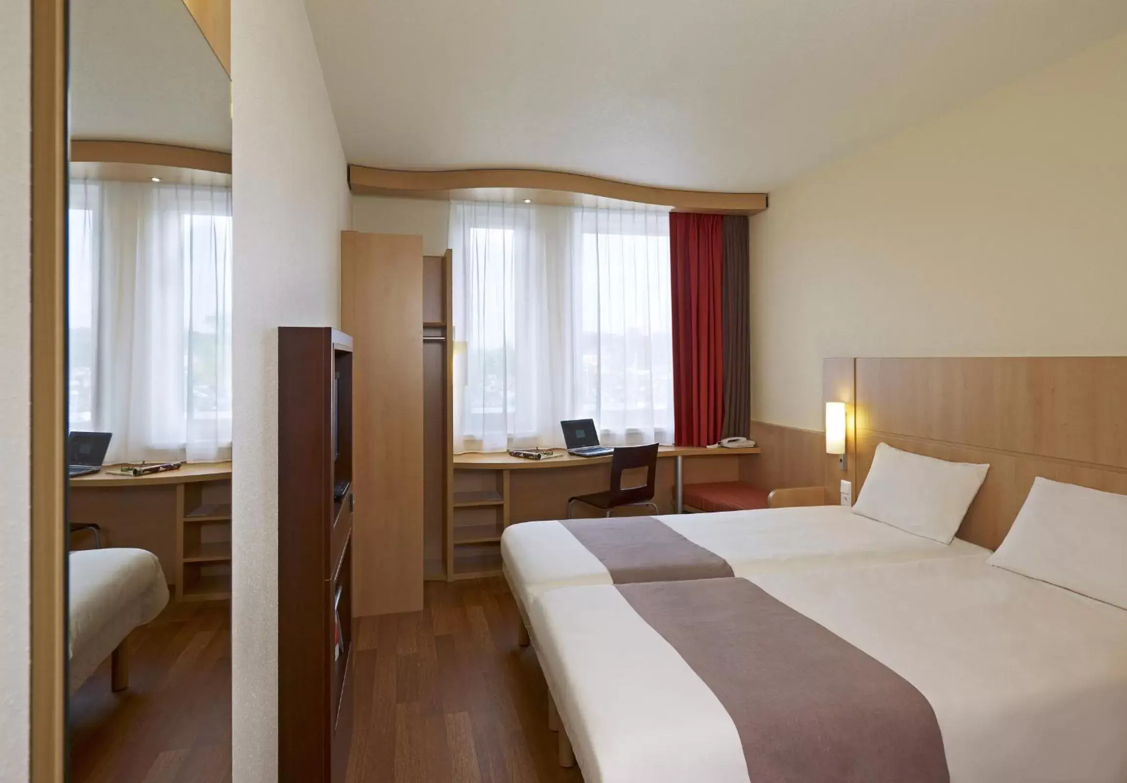 Photo of the whole room, Bed in Ibis Kraków Stare Miasto