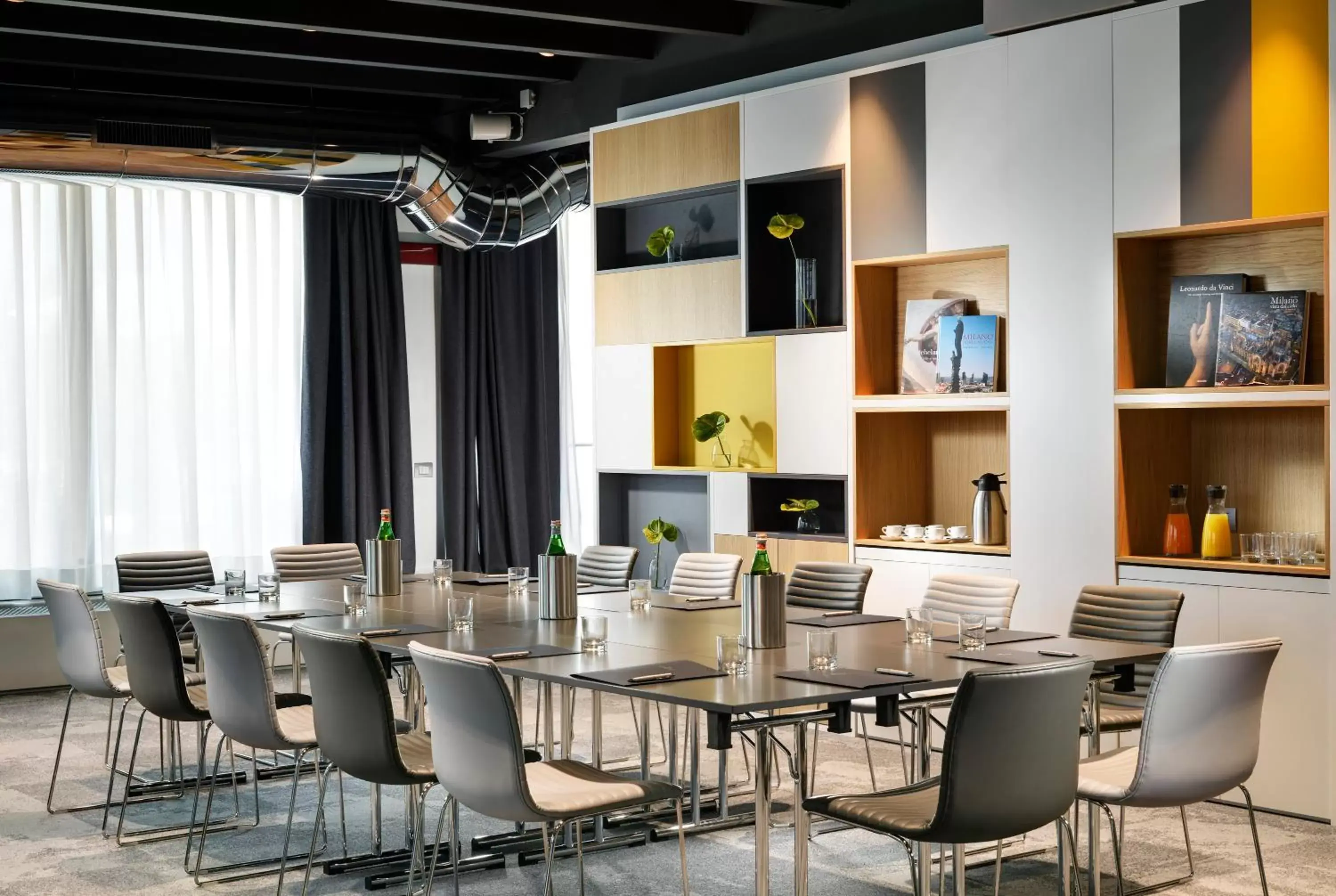 Business facilities, Restaurant/Places to Eat in UNAHOTELS The ONE Milano Hotel & Residence