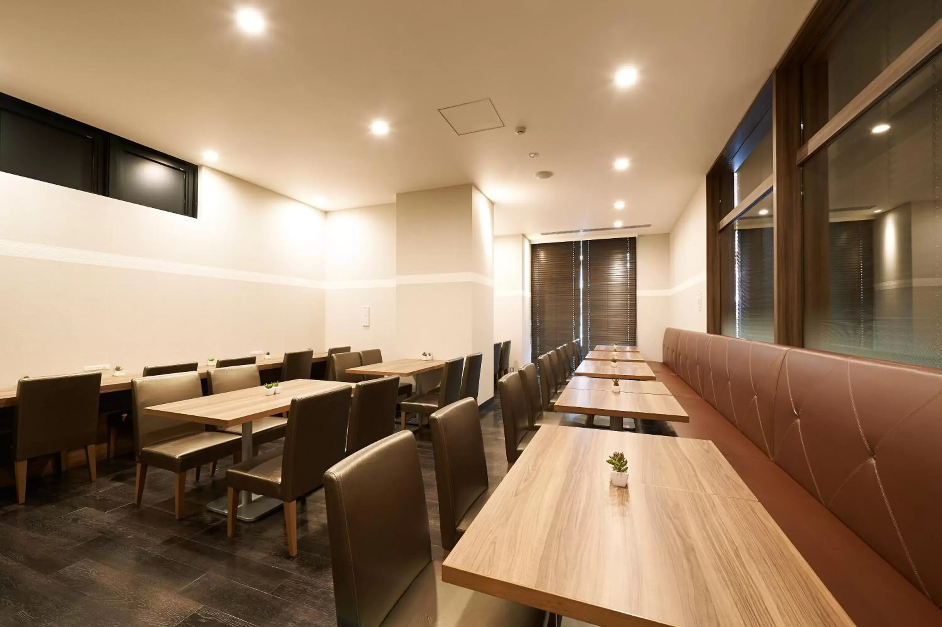 Communal lounge/ TV room, Restaurant/Places to Eat in Sotetsu Fresa Inn Chiba Kashiwa