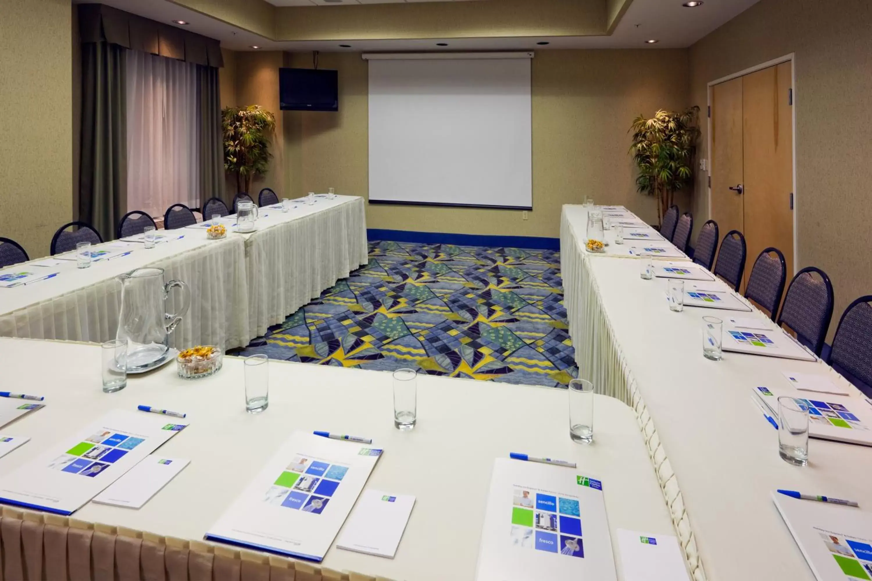 Meeting/conference room, Business Area/Conference Room in Holiday Inn Express & Suites Toluca Zona Aeropuerto, an IHG Hotel