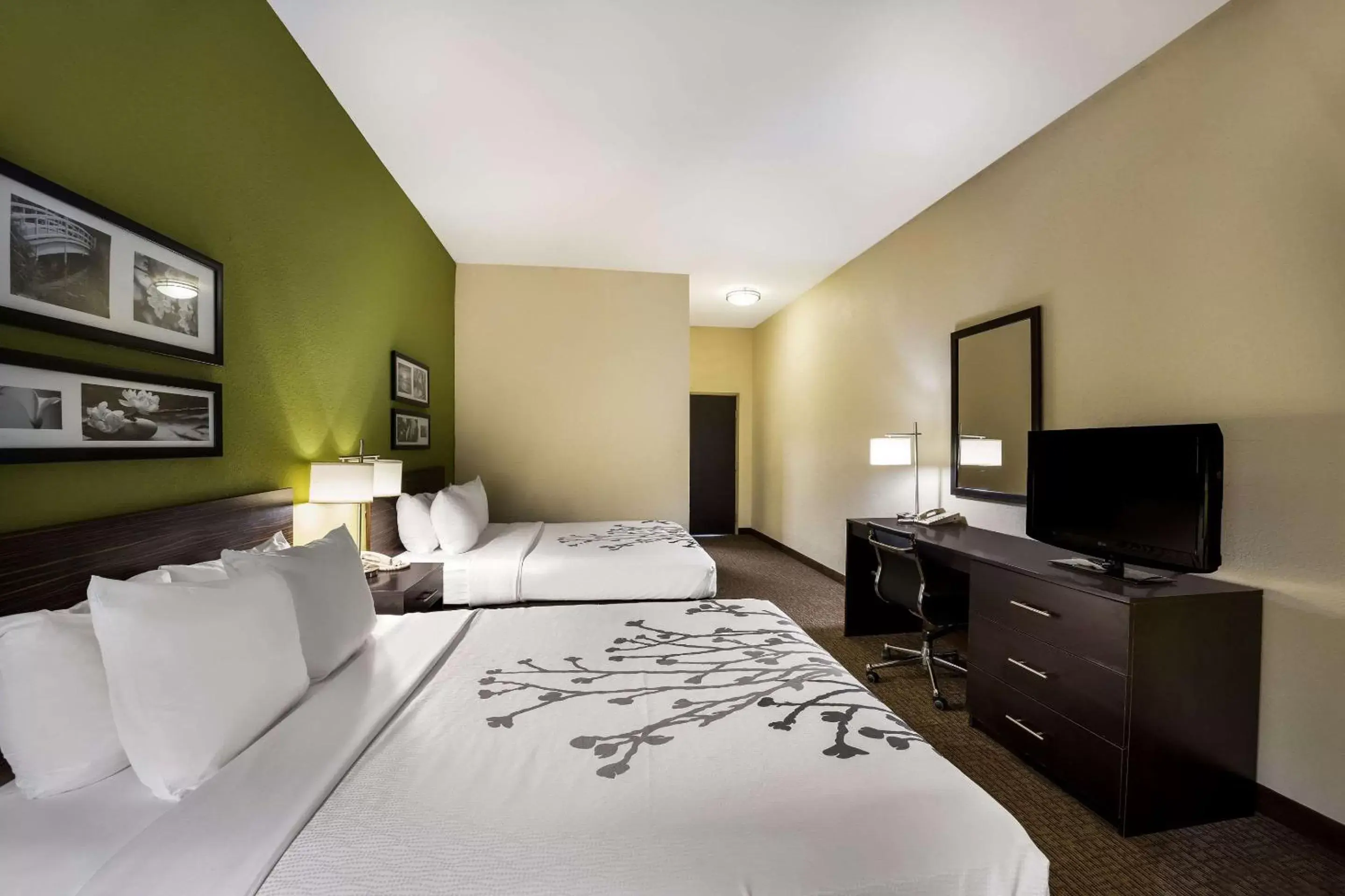 Bedroom, Bed in Sleep Inn & Suites Valdosta