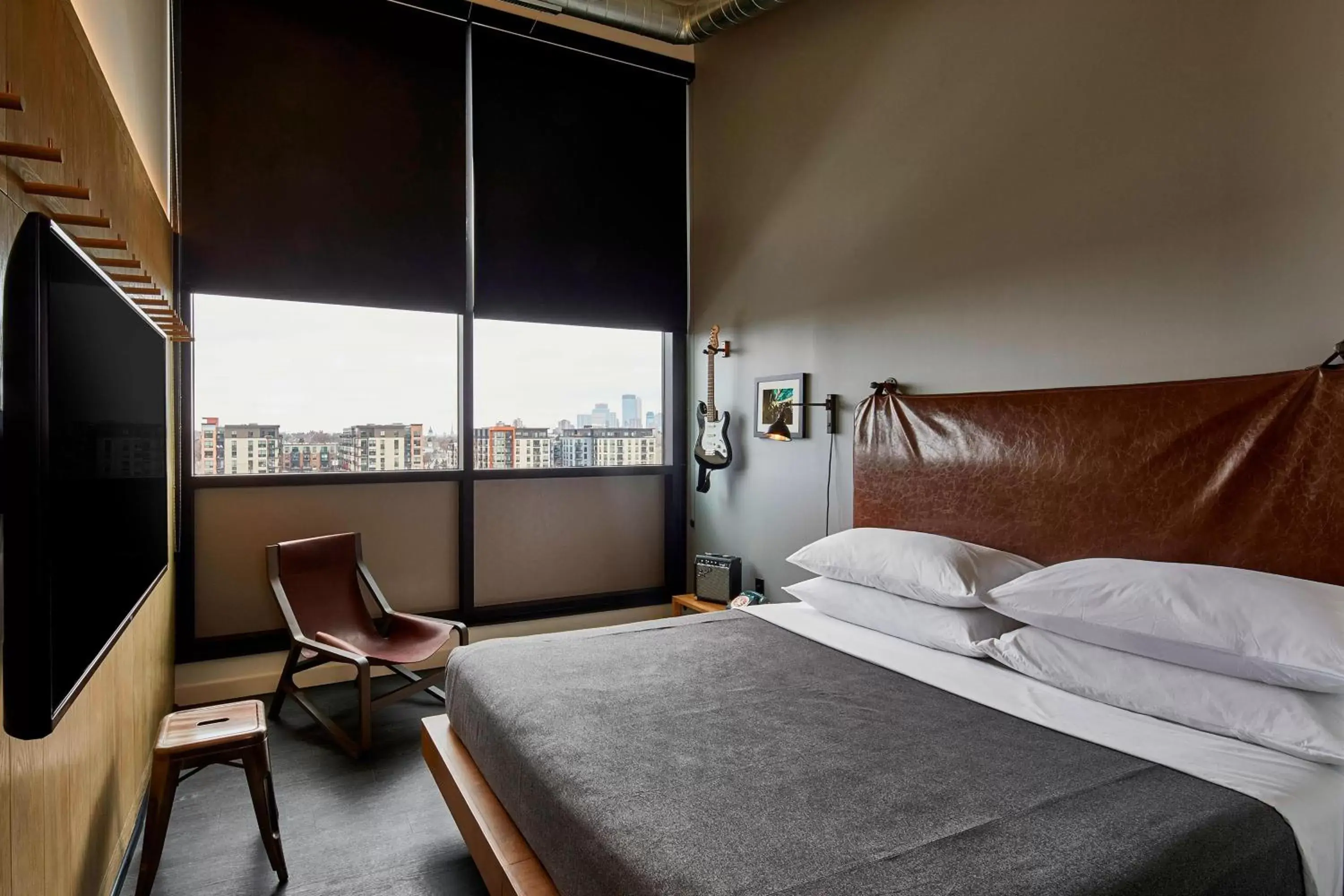 Bedroom in MOXY Minneapolis Uptown