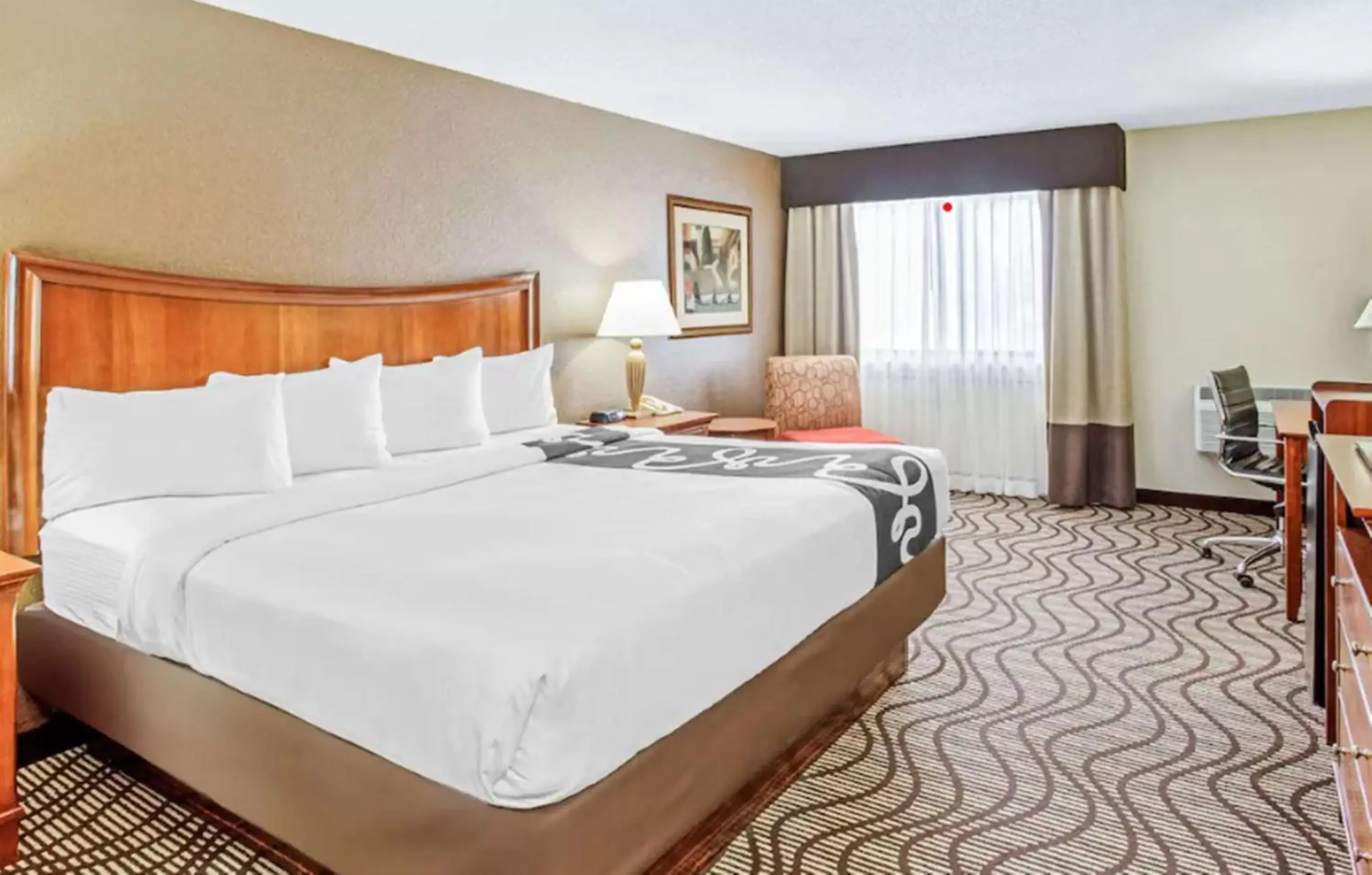 Photo of the whole room, Bed in La Quinta by Wyndham Minneapolis-Minnetonka