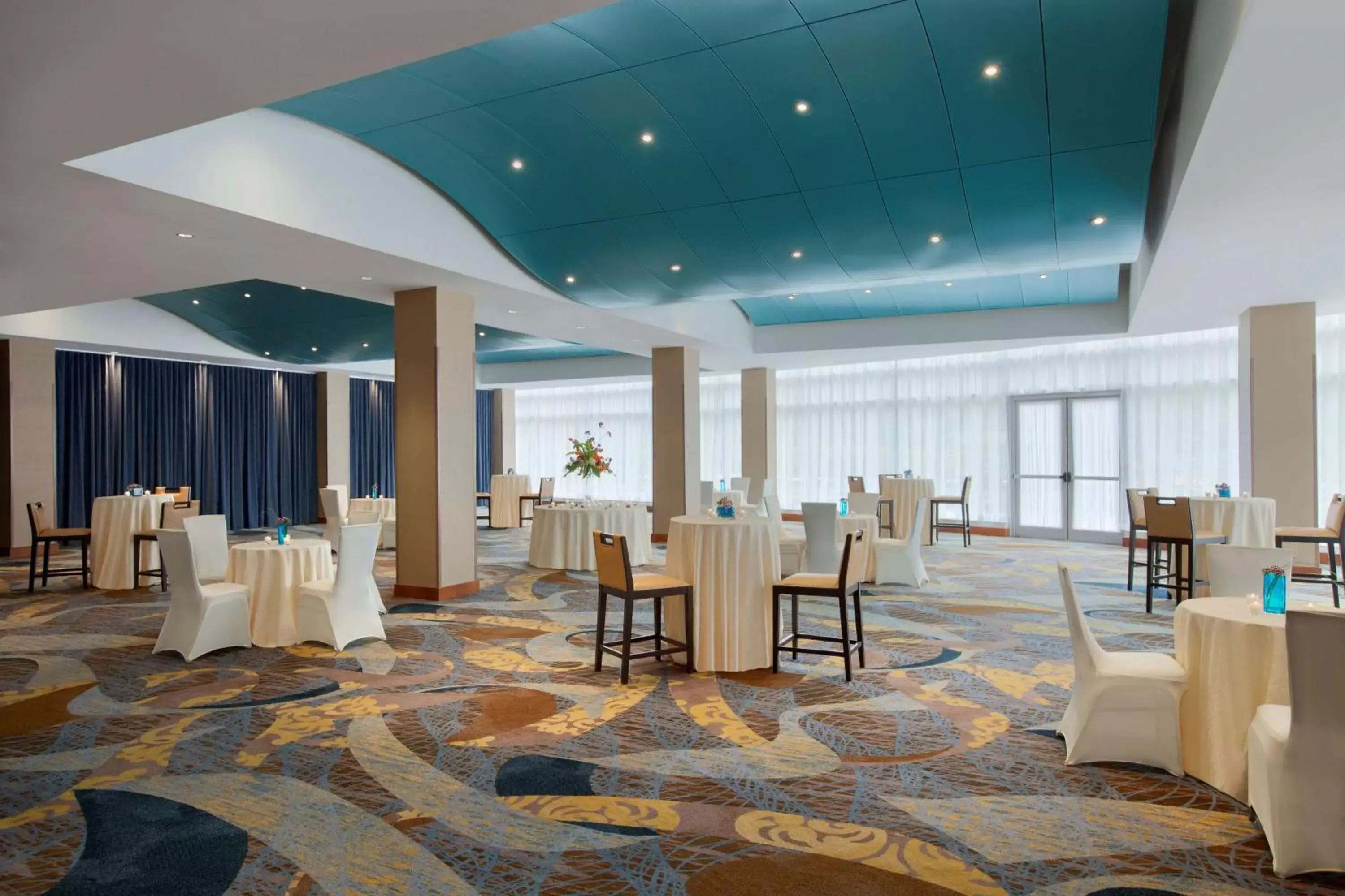 Meeting/conference room, Restaurant/Places to Eat in Hilton Baltimore BWI Airport